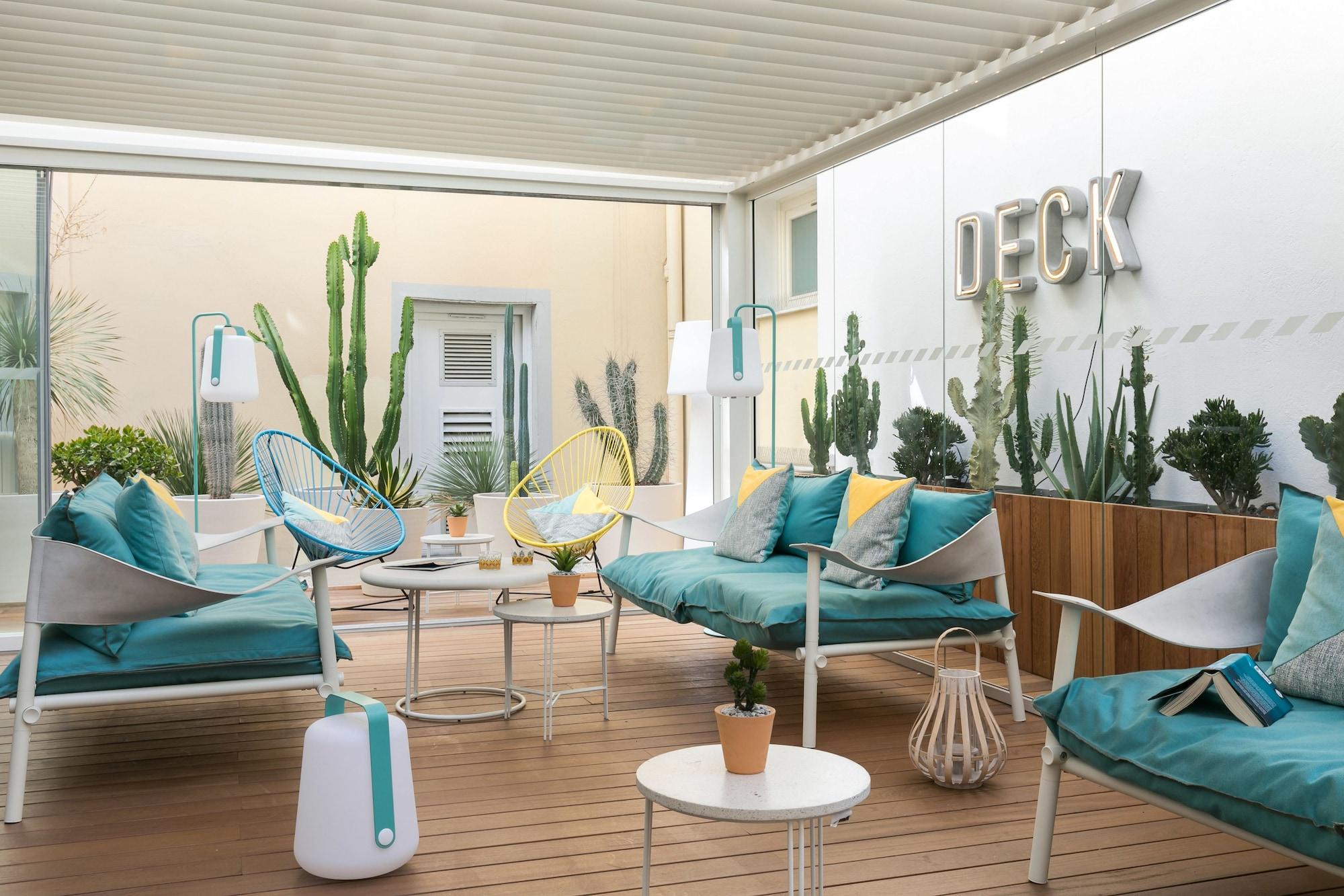 Vista Lobby The Deck Hotel by HappyCulture