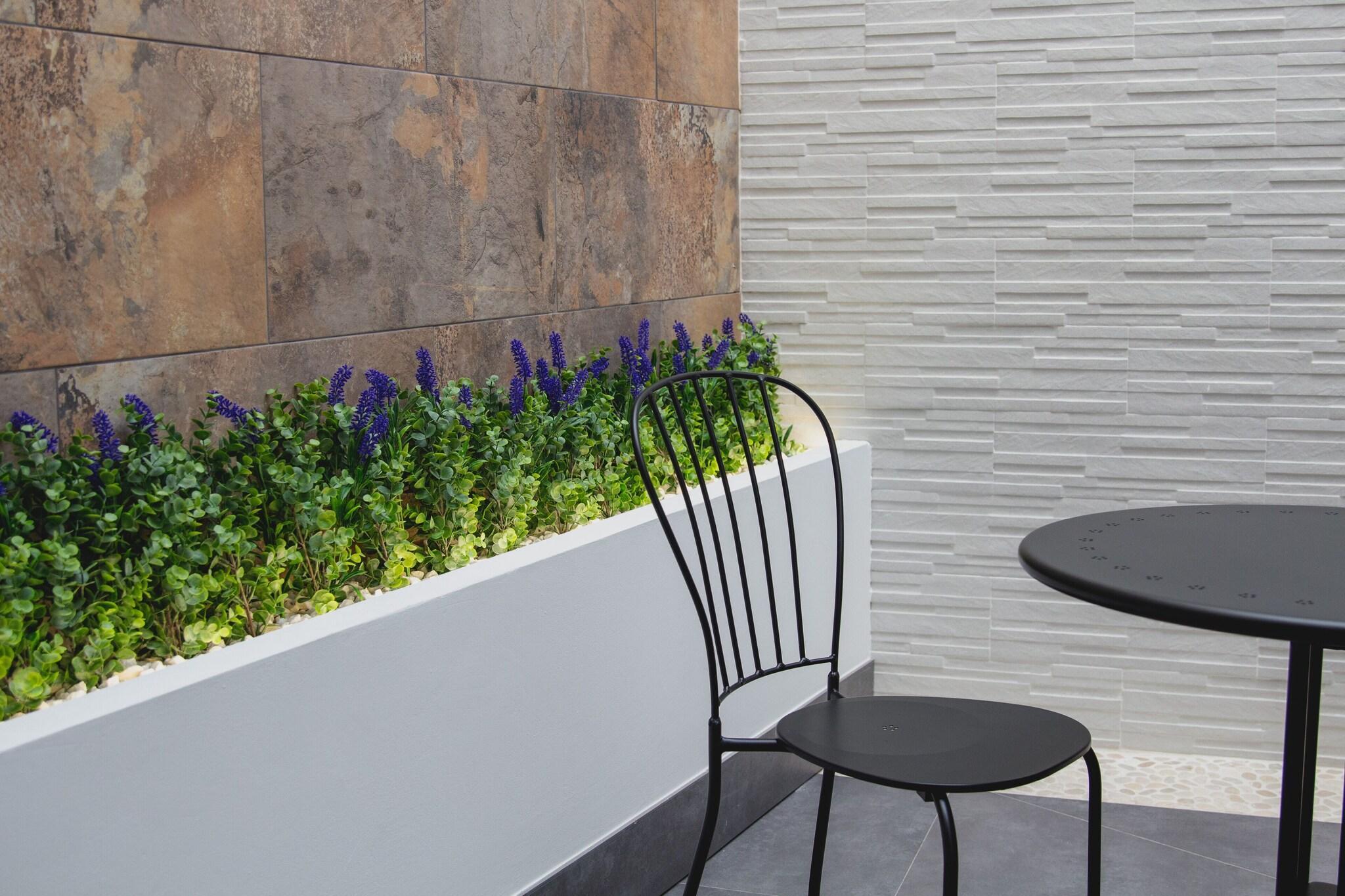 Varios Welldone Antiquarium