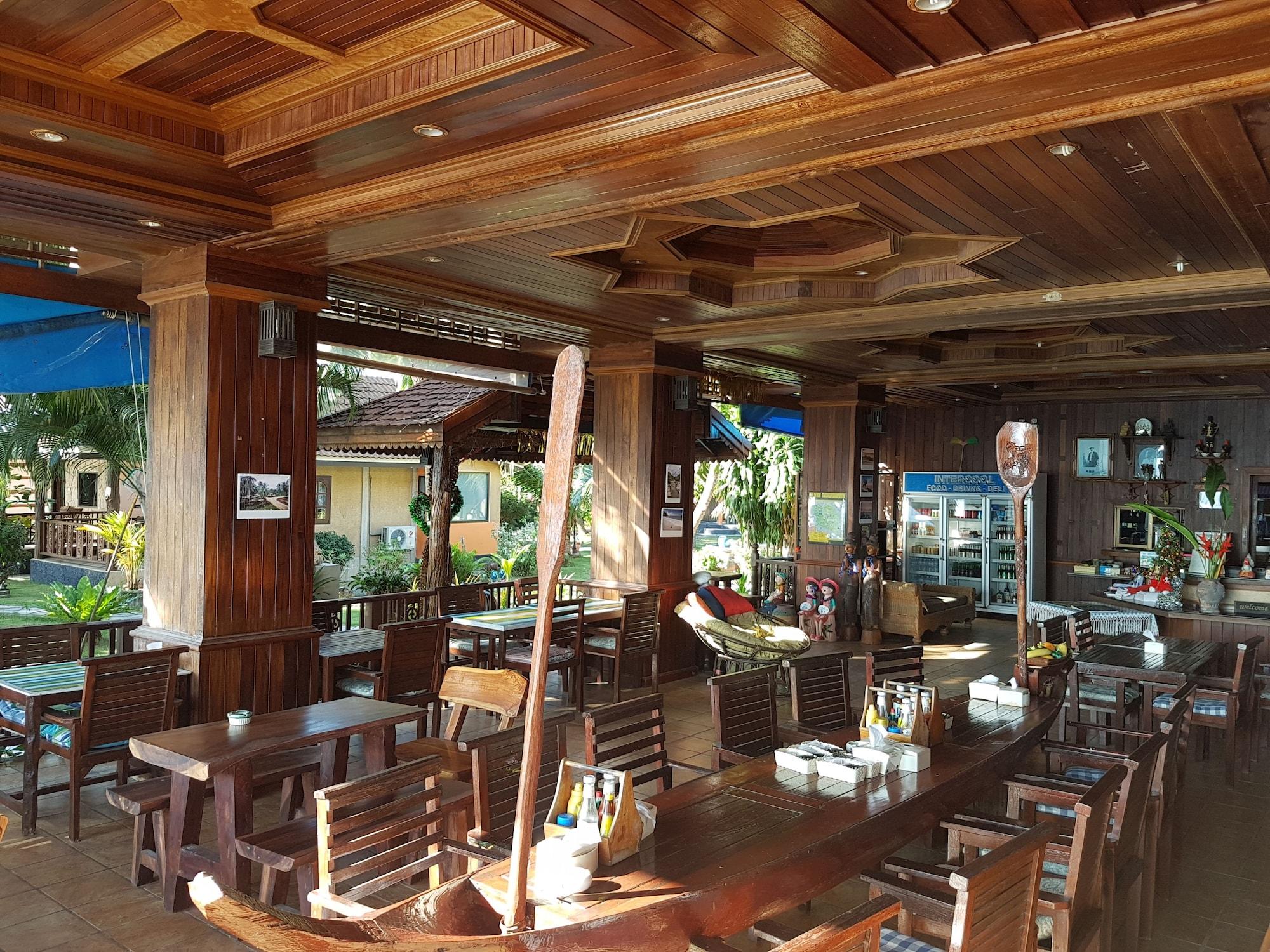 Restaurant First Villa Beach Resort