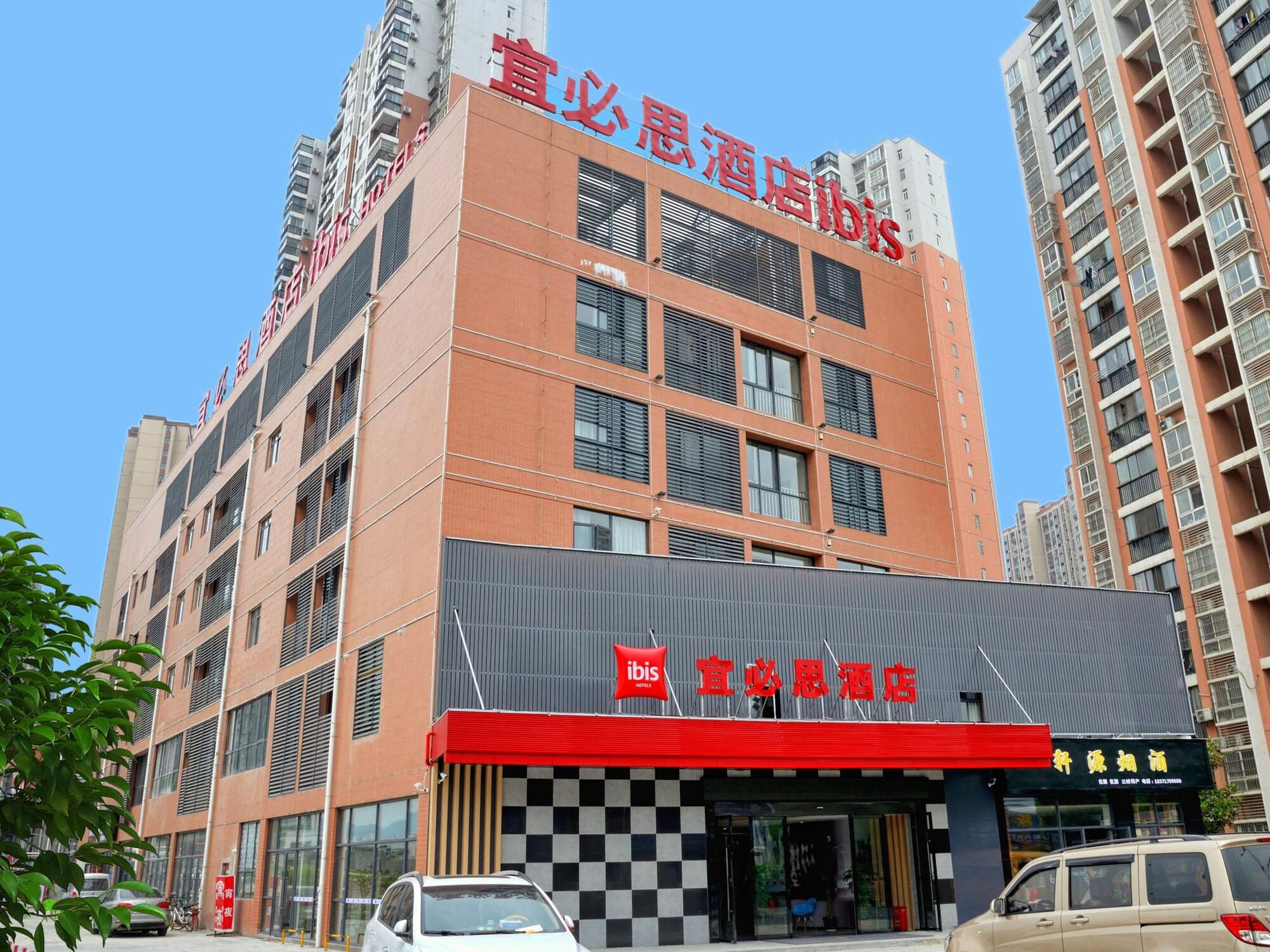 Vista Exterior ibis Yichang Bayi Rd