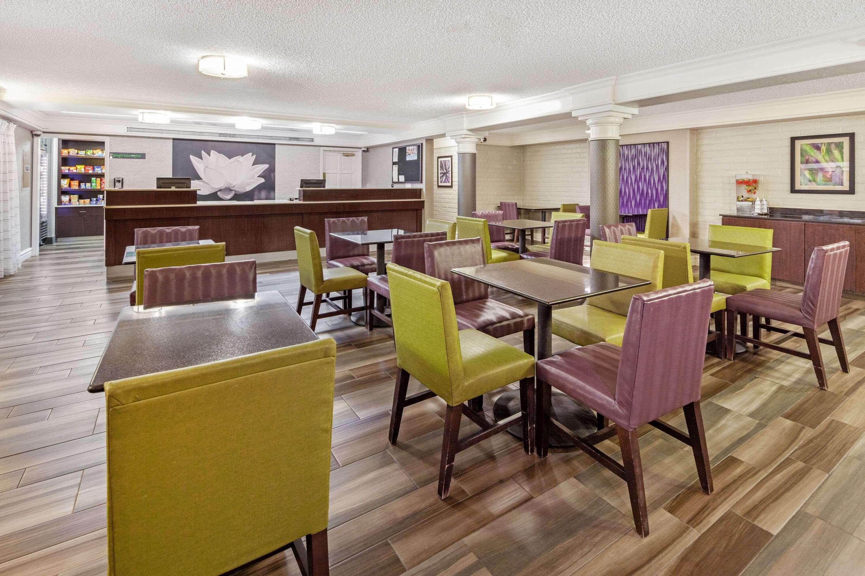 Vista Lobby La Quinta Inn by Wyndham Ventura