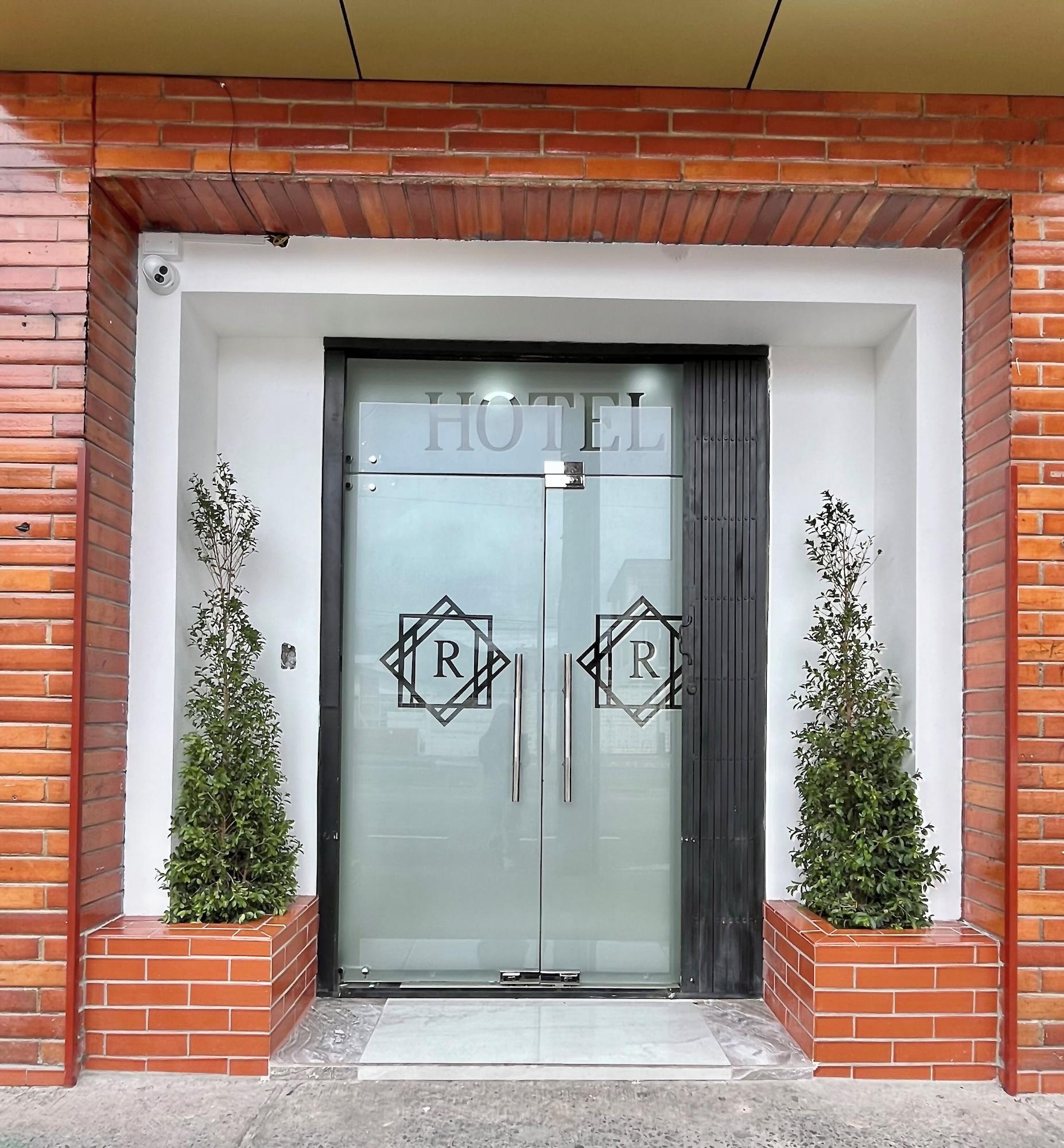 Varios Hotel RYA Center