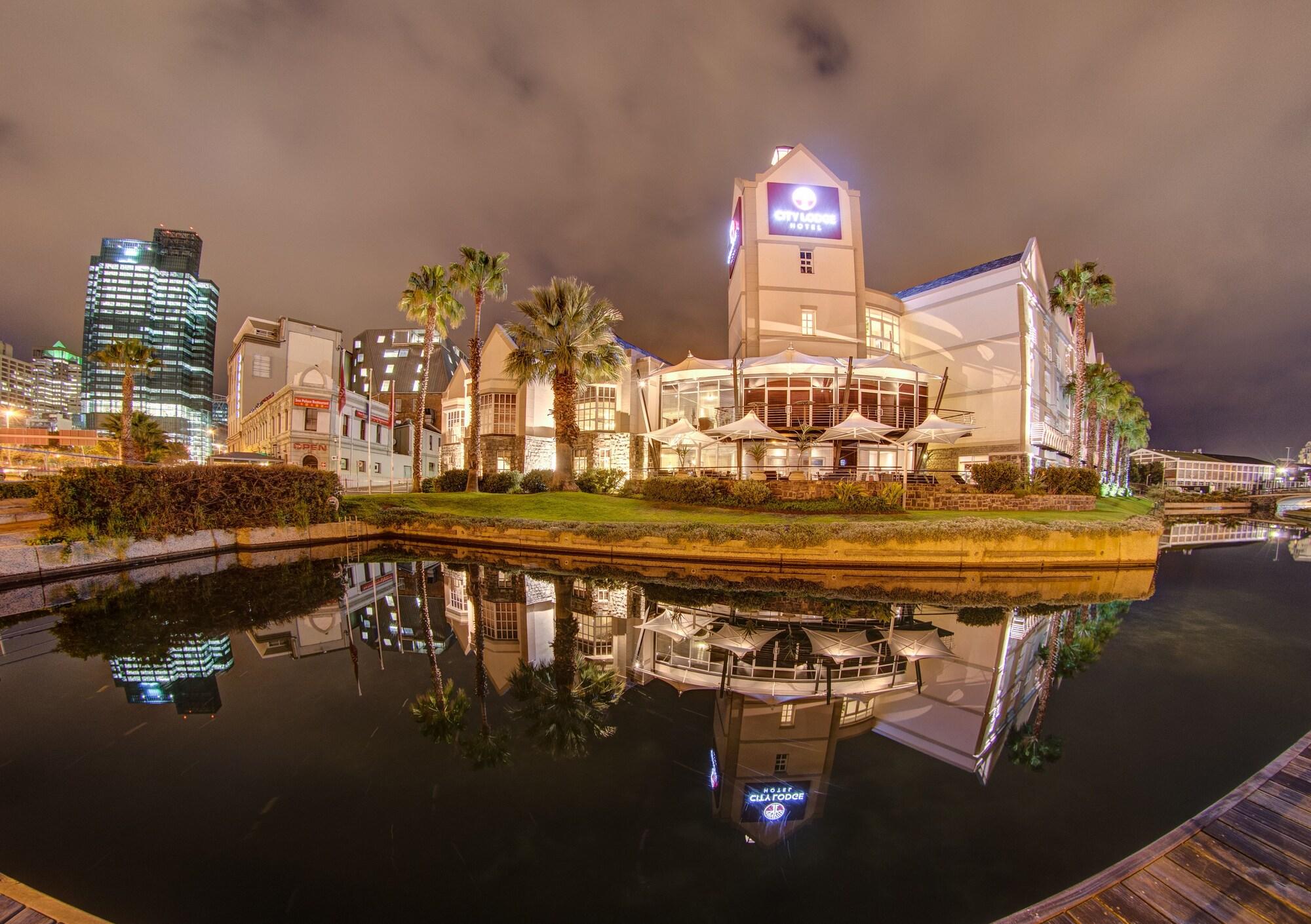 Vista Exterior City Lodge Hotel Victoria And Alfred Waterfront