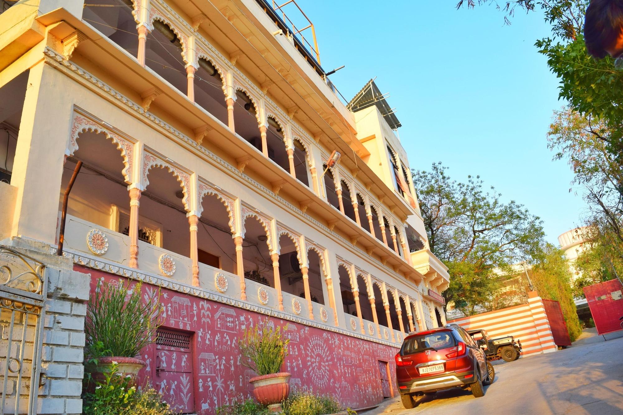 Vista Exterior Kurabar Kothi