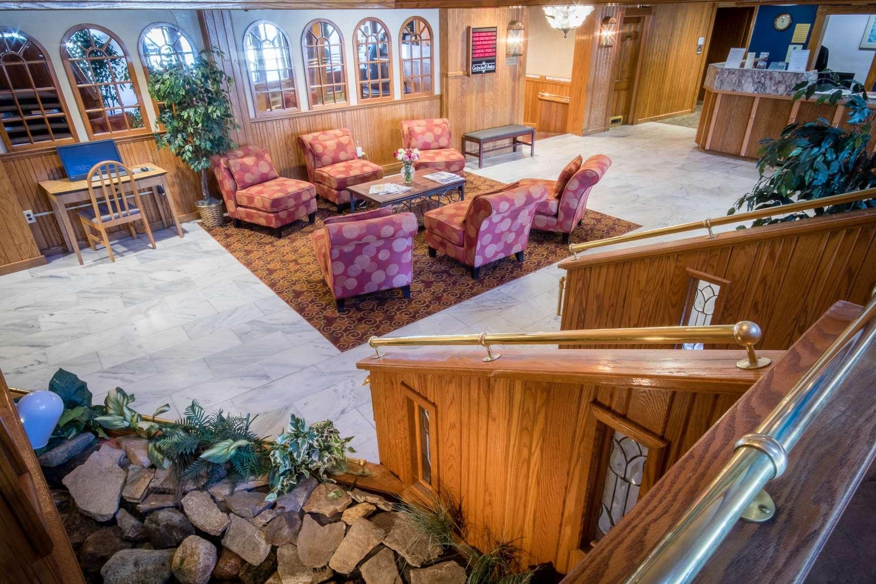 Vista Lobby Groton Inn & Suites