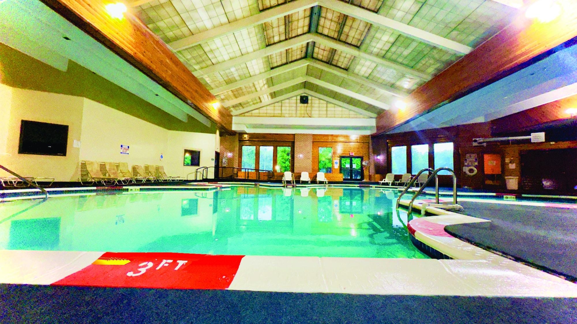 Varios Pocono Resort Conference Center - POCONO MOUNTAINS