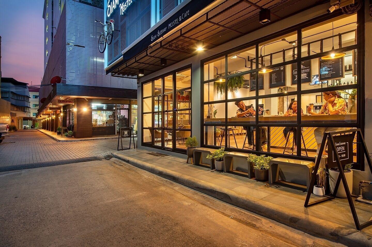 Vista Exterior Siam Subway Hostel and Café
