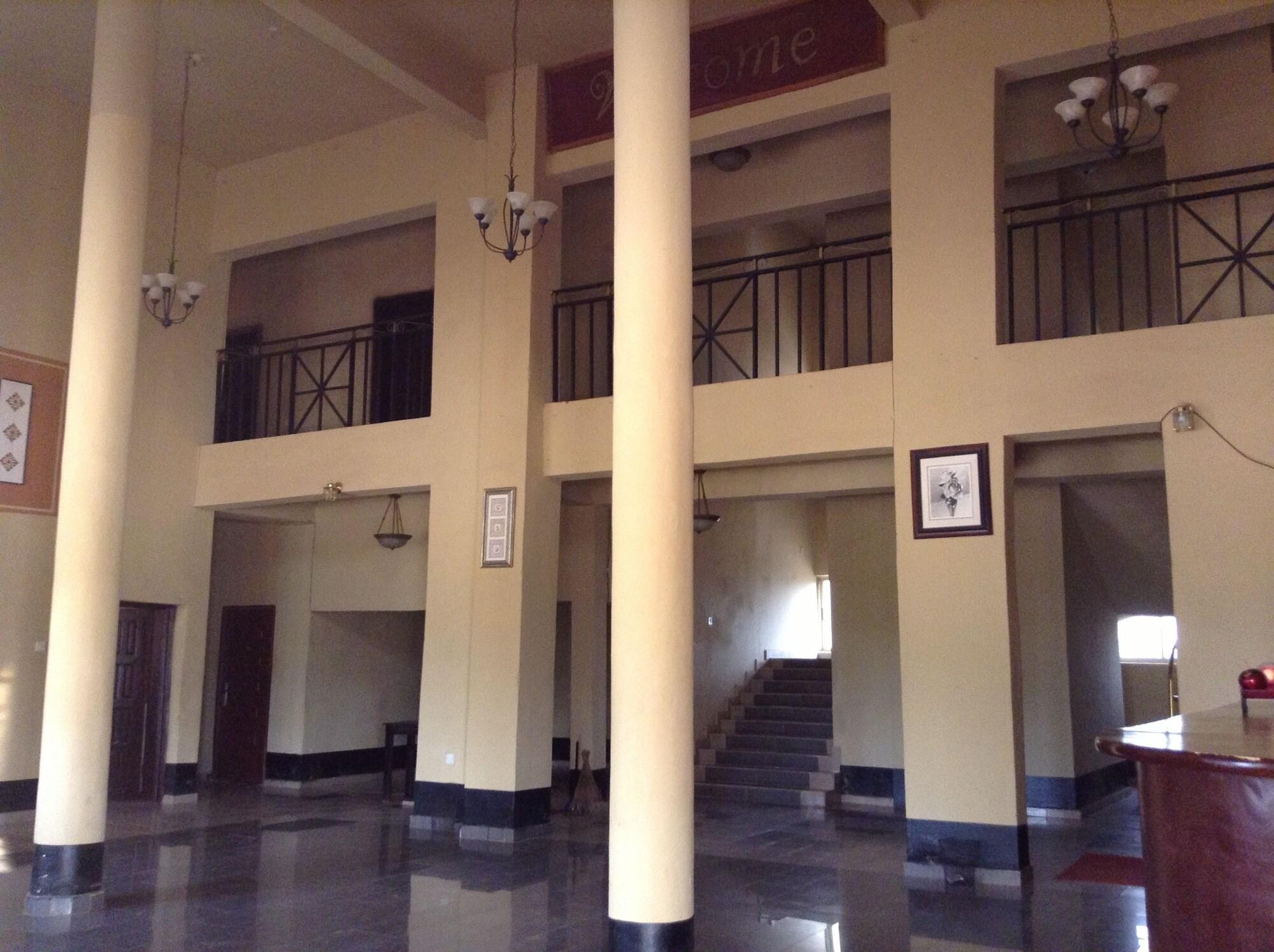 Vista Lobby Pinnacle Hotels and Suites