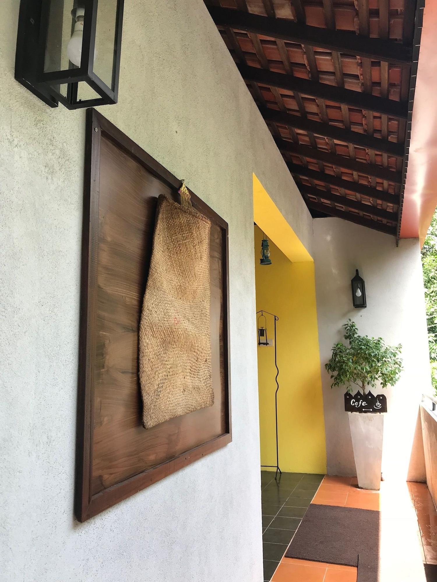 Vista Exterior Blue Pillars Kandy