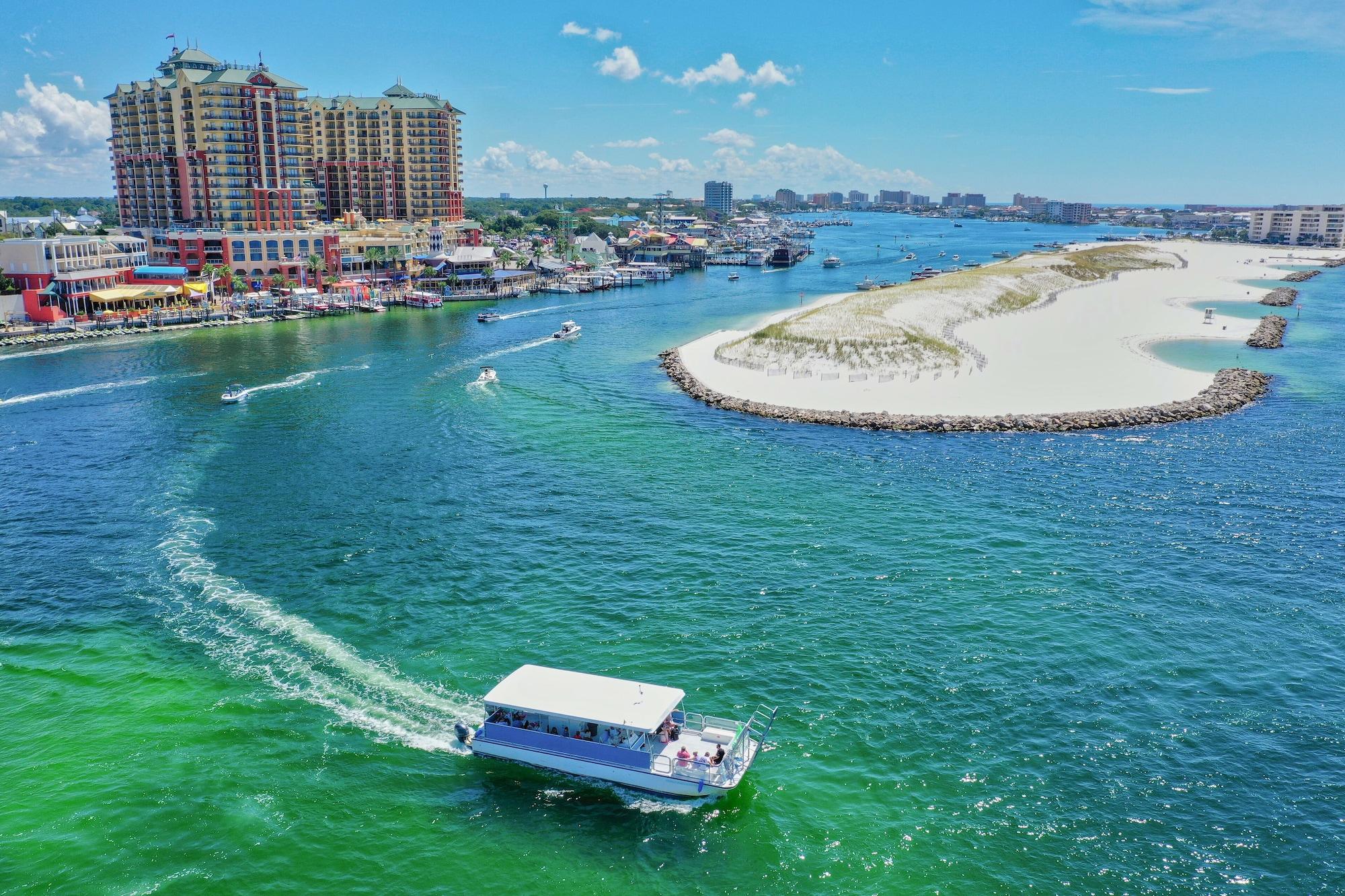Vista Exterior Emerald Grande Condominiums at HarborWalk Village