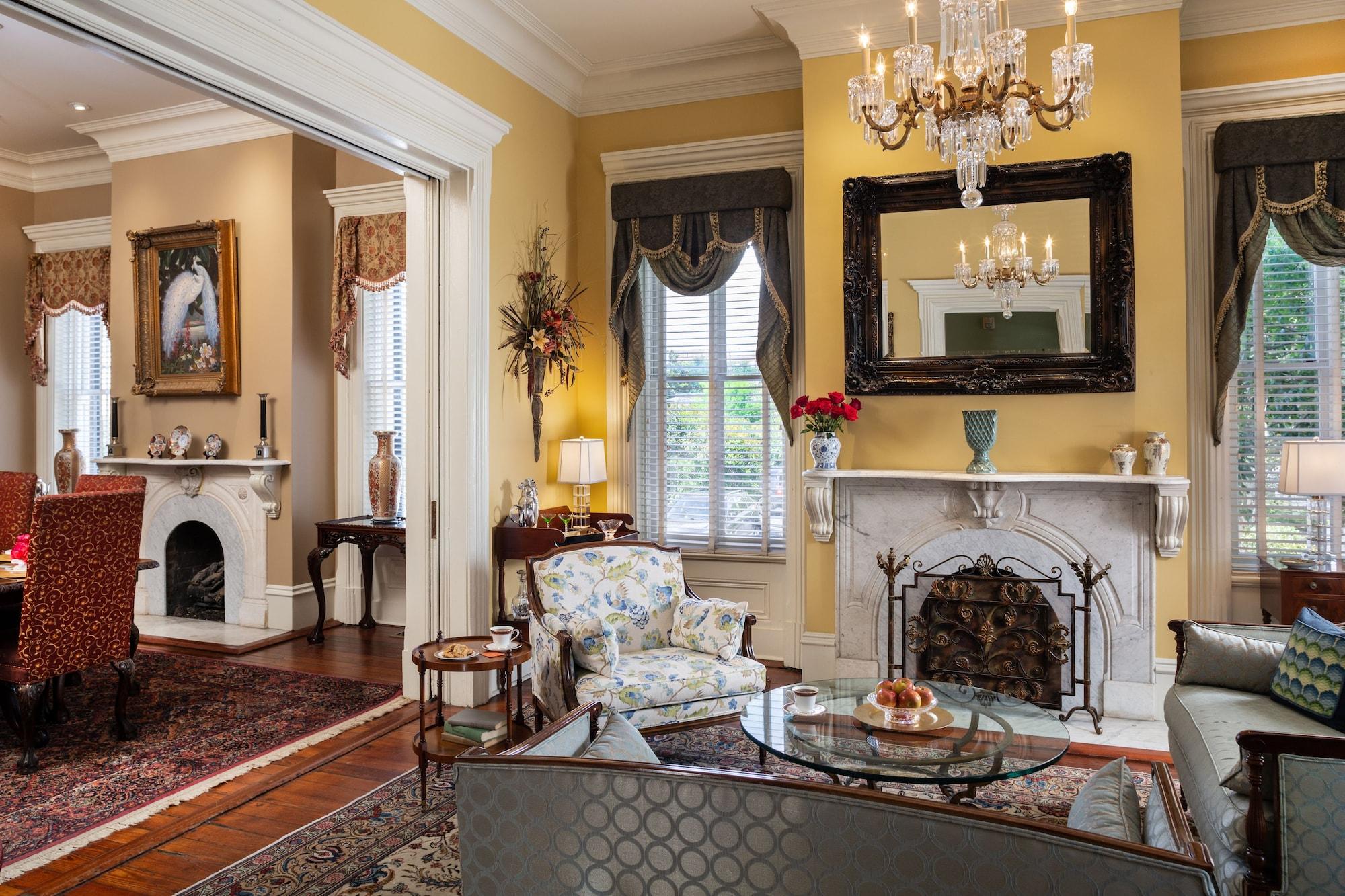 Vista Lobby The Inn on West Liberty