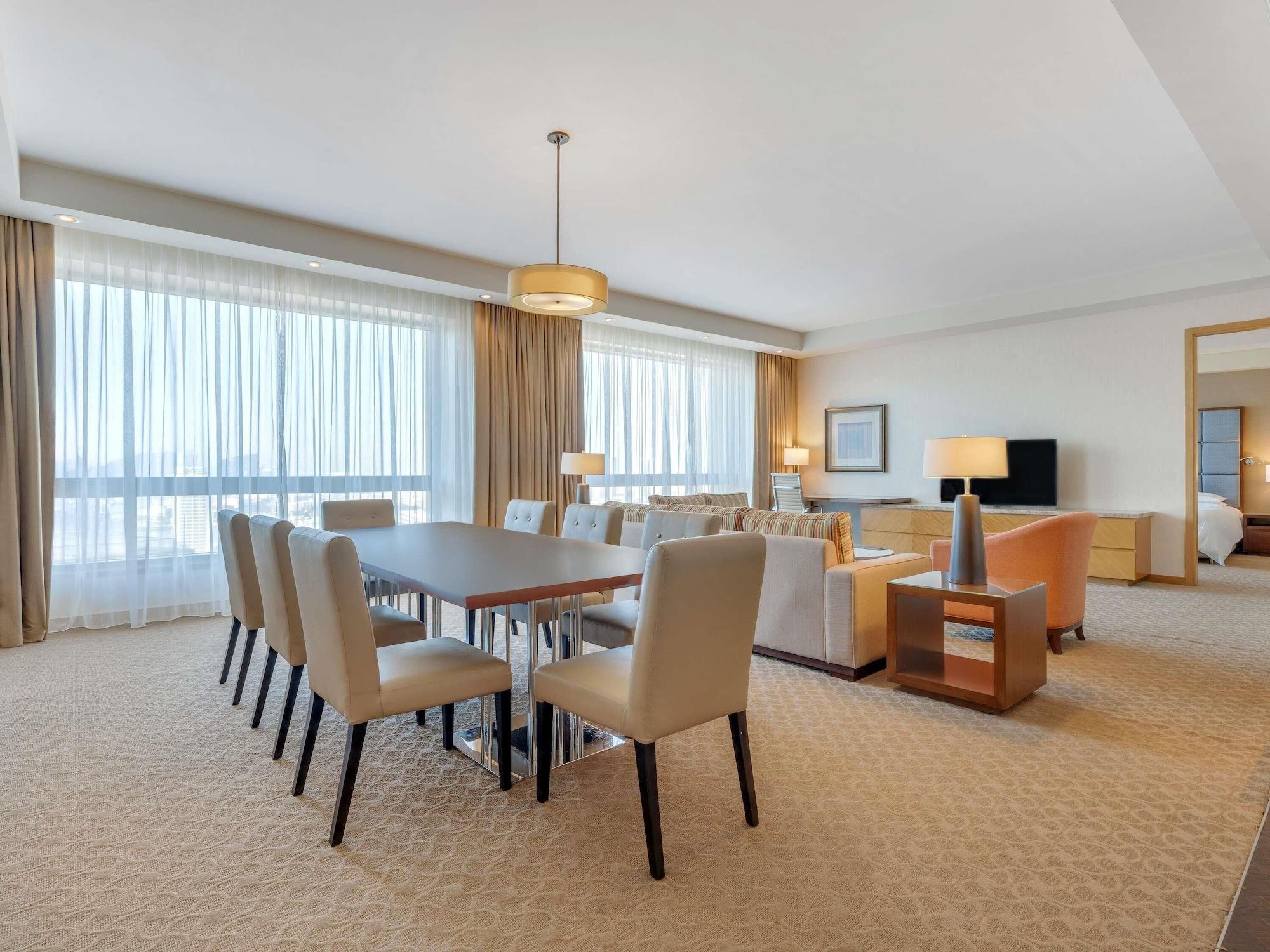 Habitación Swissotel Al Ghurair