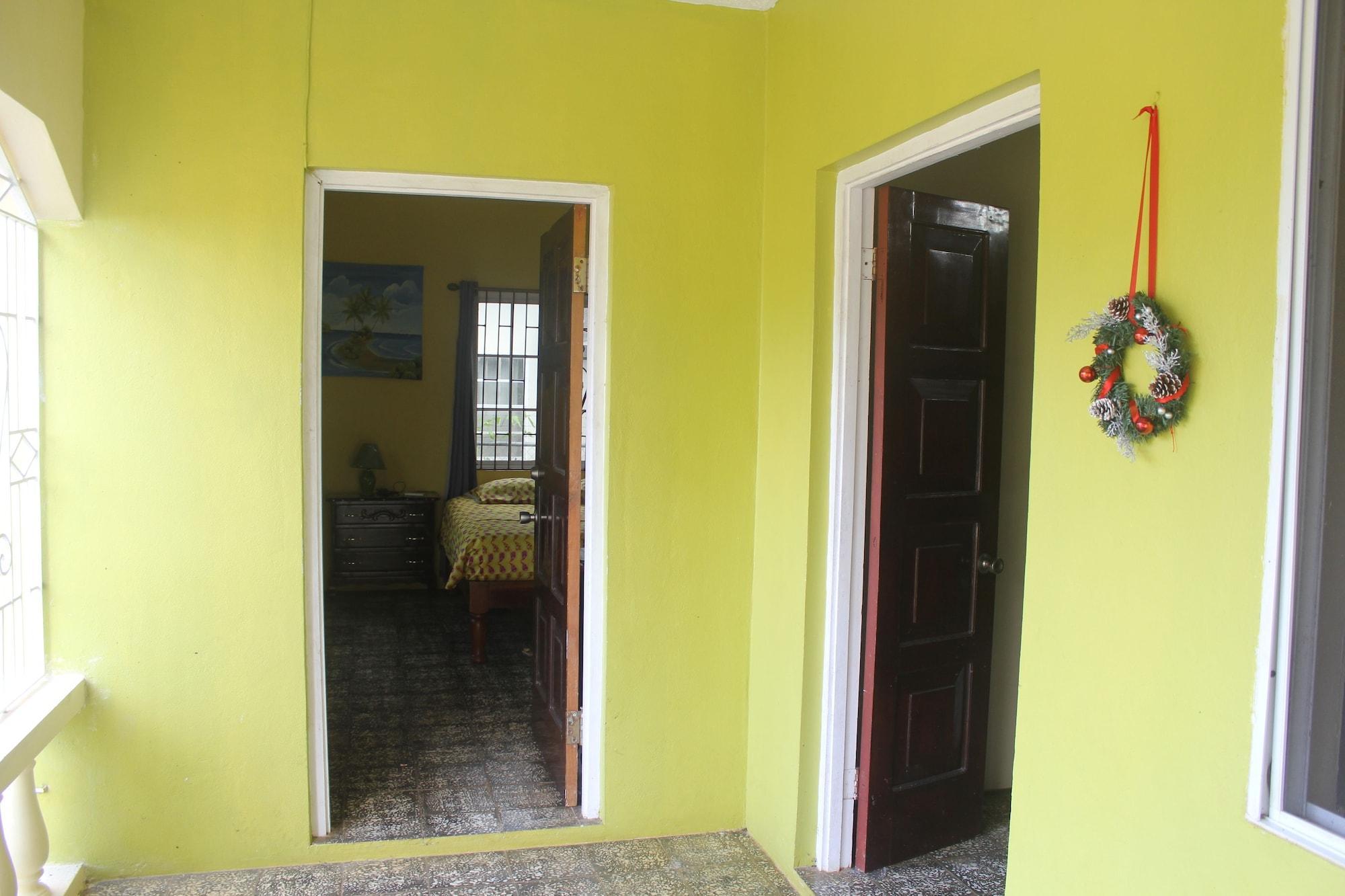 Vista Exterior ritashomeawayfromhome