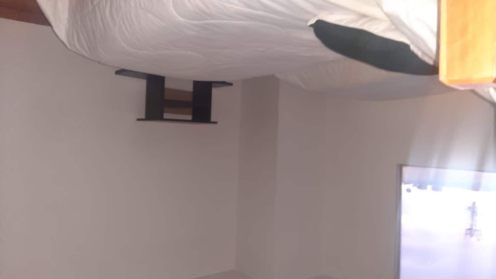 Comodidades del Alojamiento Room in Guest Room - Close to the Family Embassy 1