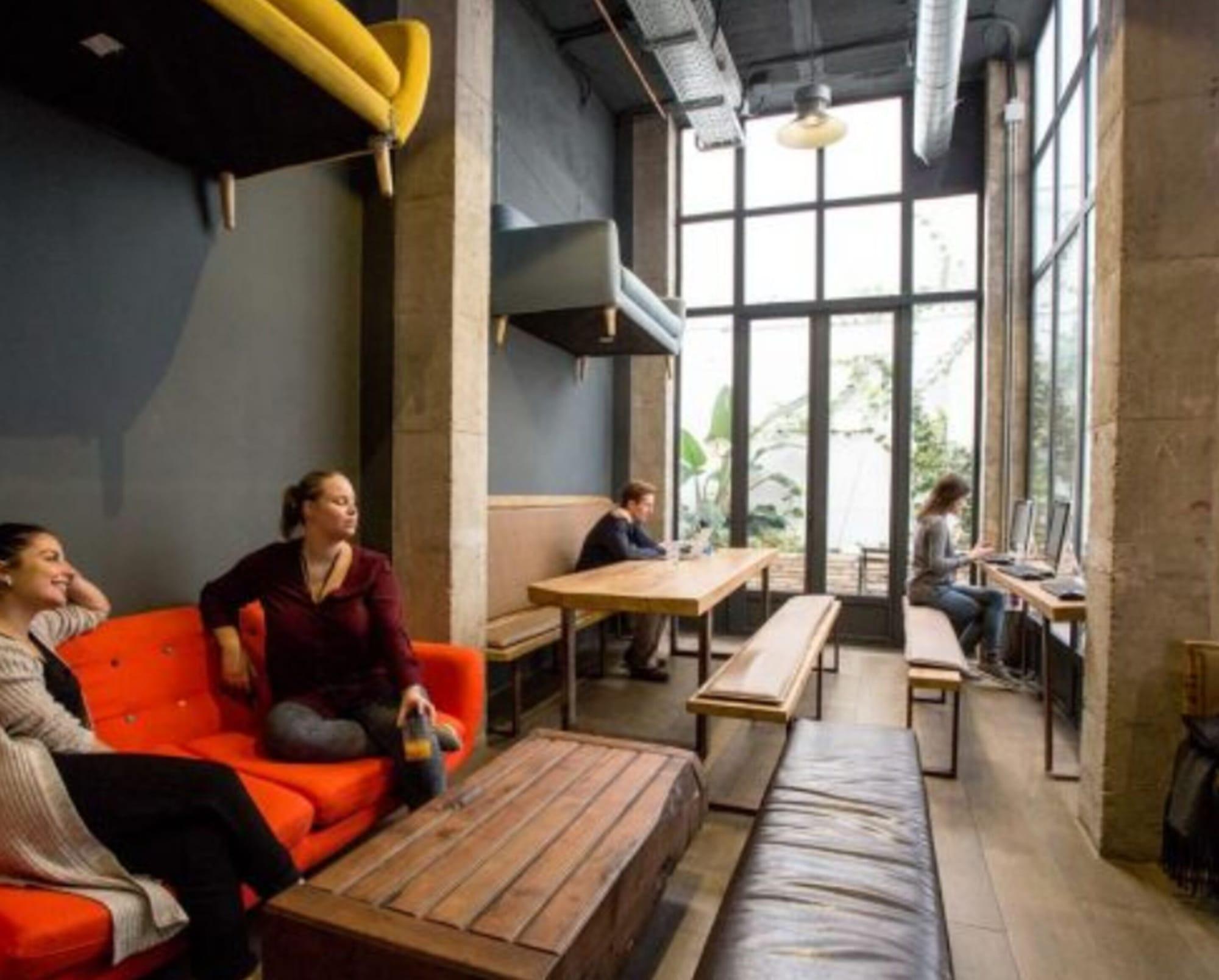 Vista Lobby Black Swan Hostel Sevilla