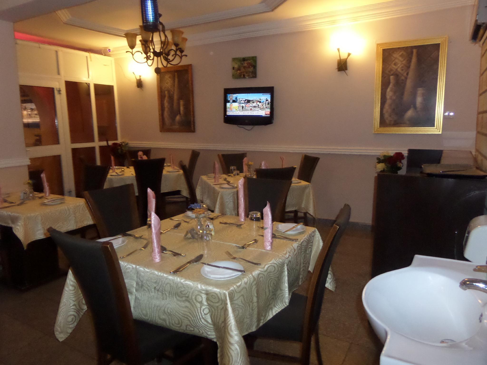 Restaurant Sheer Luxury Apartment And Suites