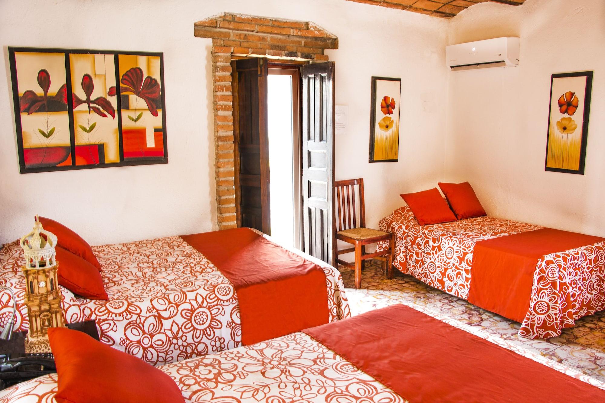 Habitación Hotel Posada de Roger - Near Los Muertos Beach