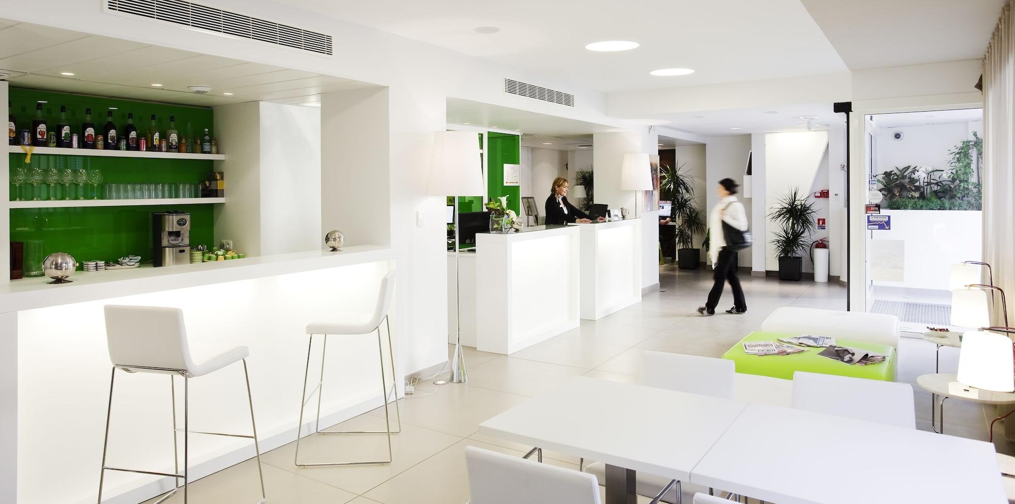 Vista Lobby ibis Styles Menton Centre