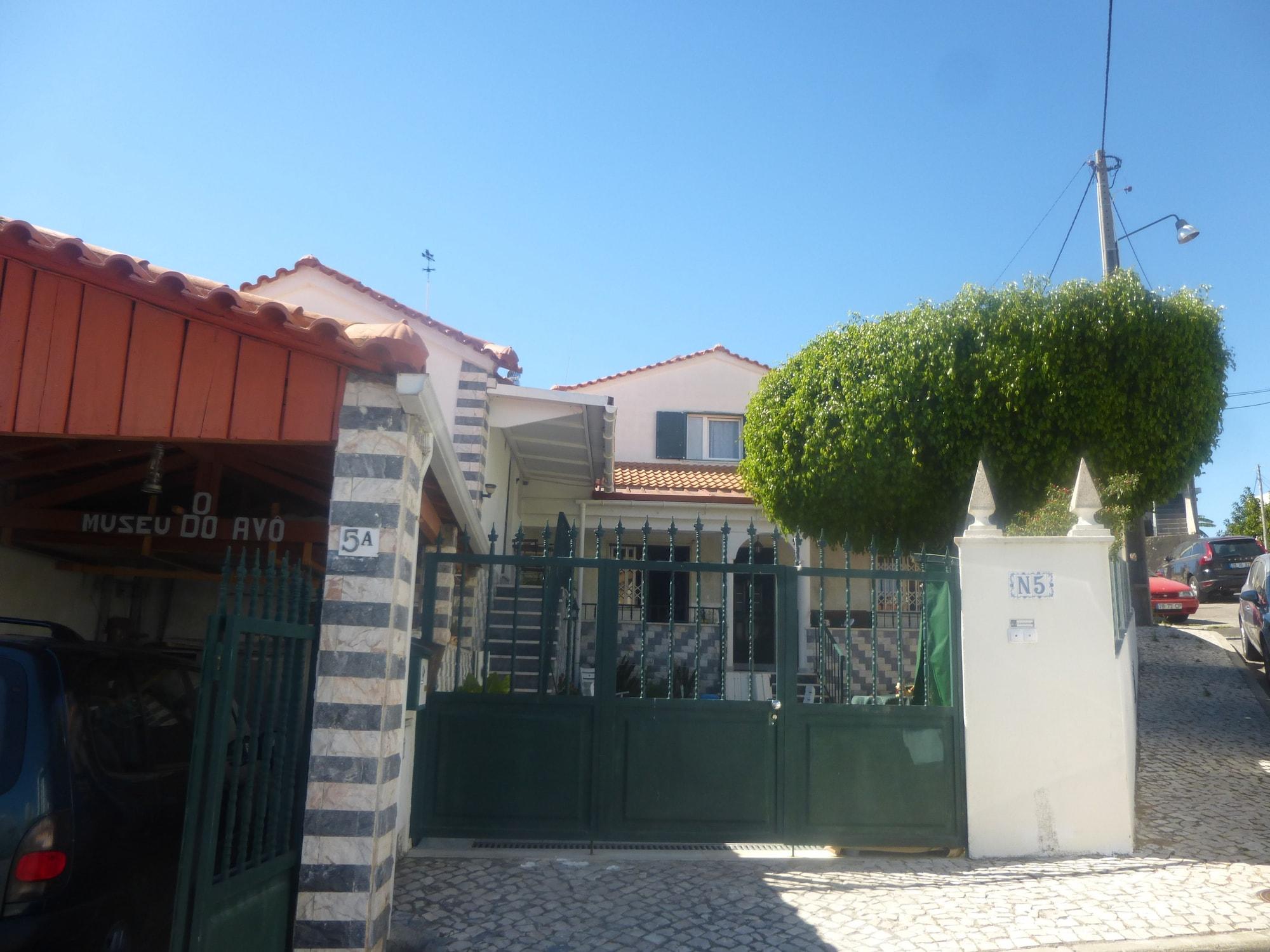 Vista Exterior Oriente DNA Studios & Rooms