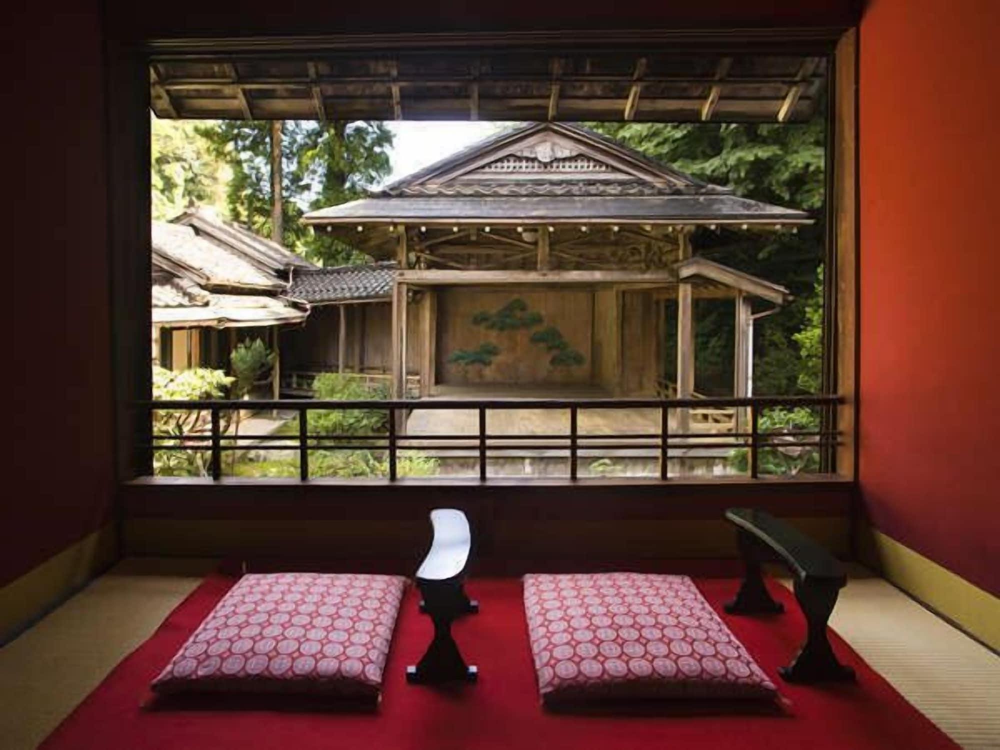 Varios Motoyu Ishiya