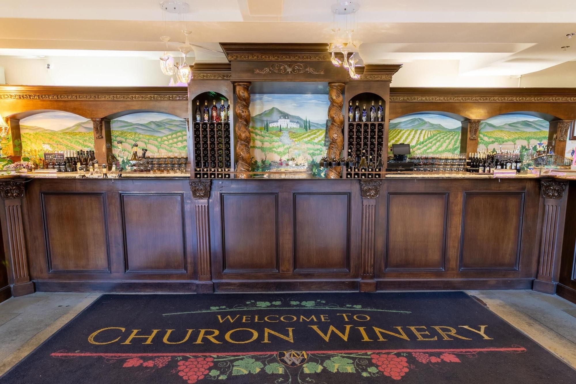 Bar/Salón Inn at Churon Winery