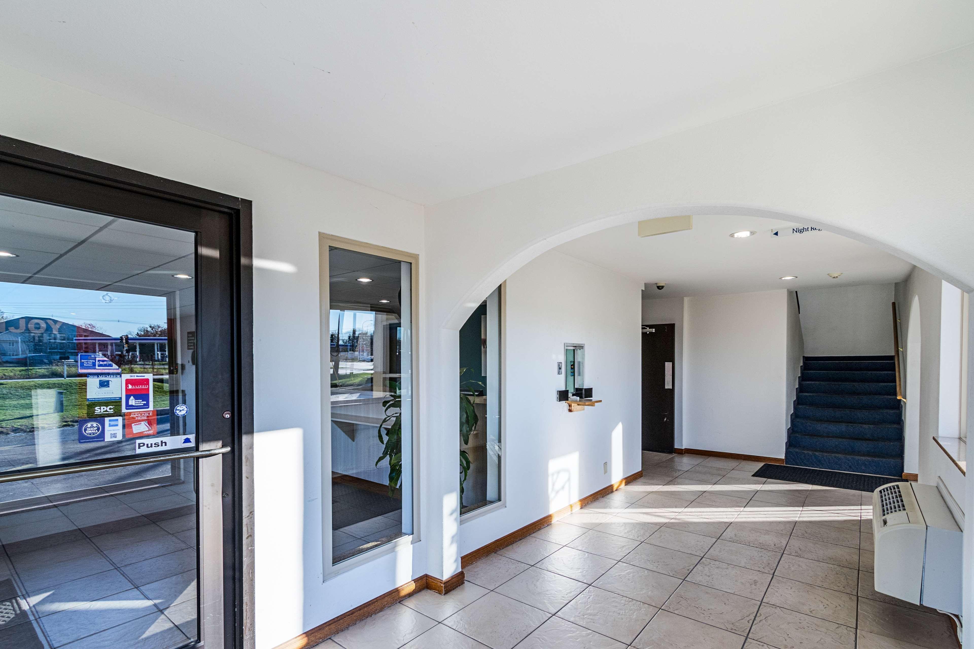 Vista Lobby Motel 6 Urbana, IL