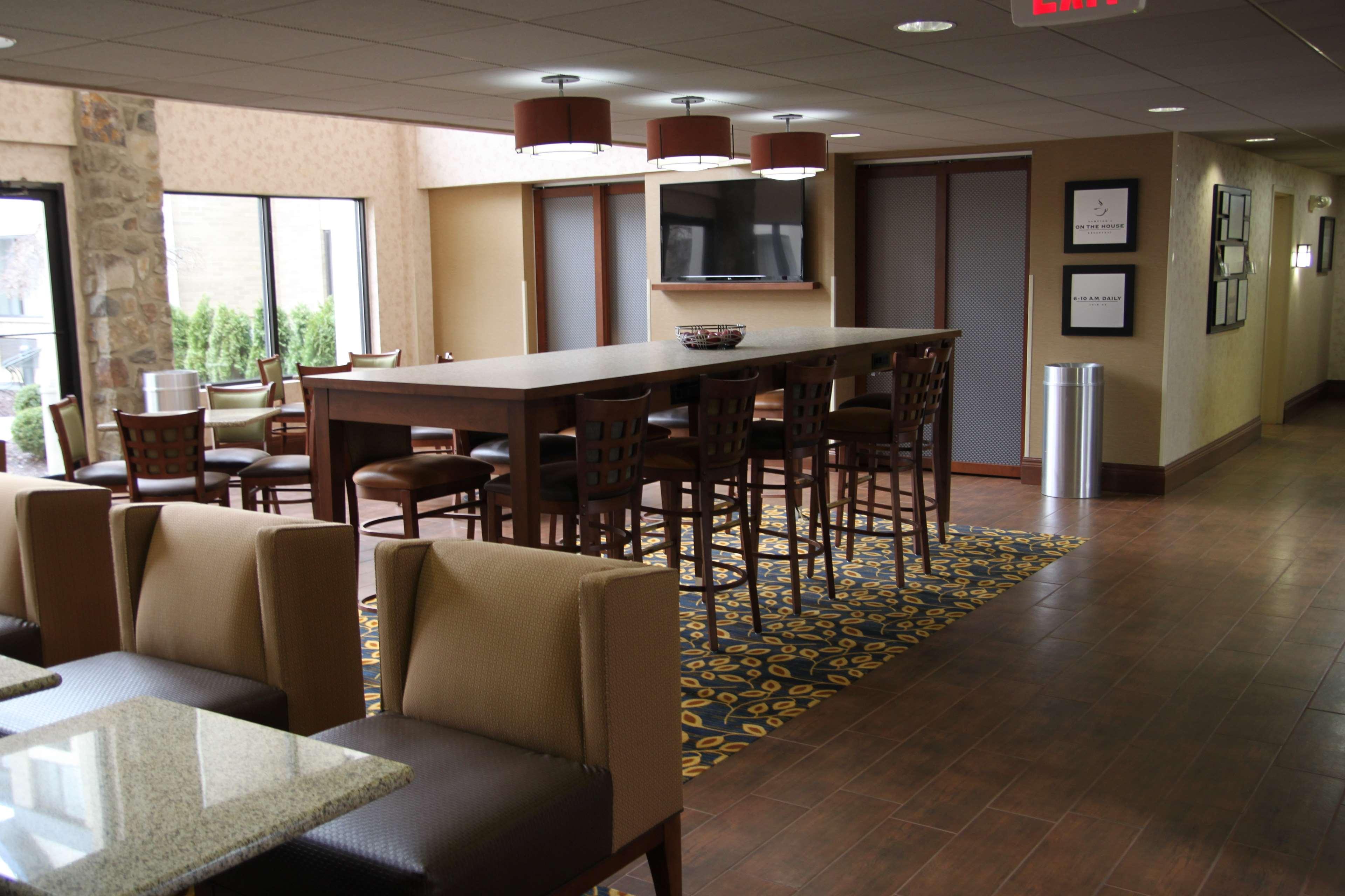 Vista Lobby Hampton Inn & Suites Chillicothe