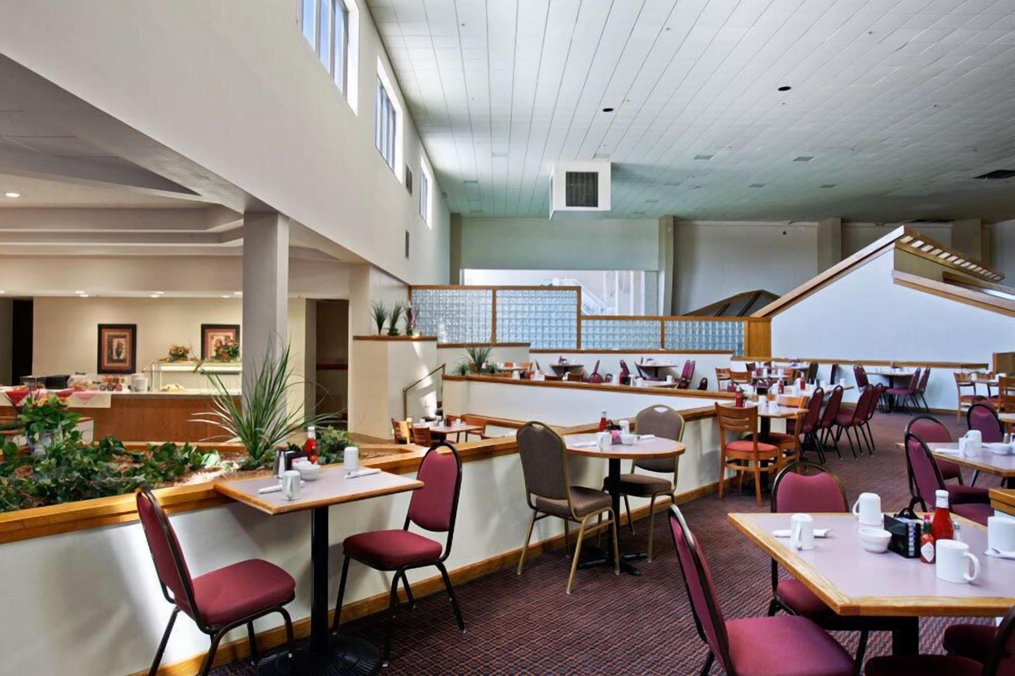 Restaurant Salina Ambassador Hotel and Conference Center