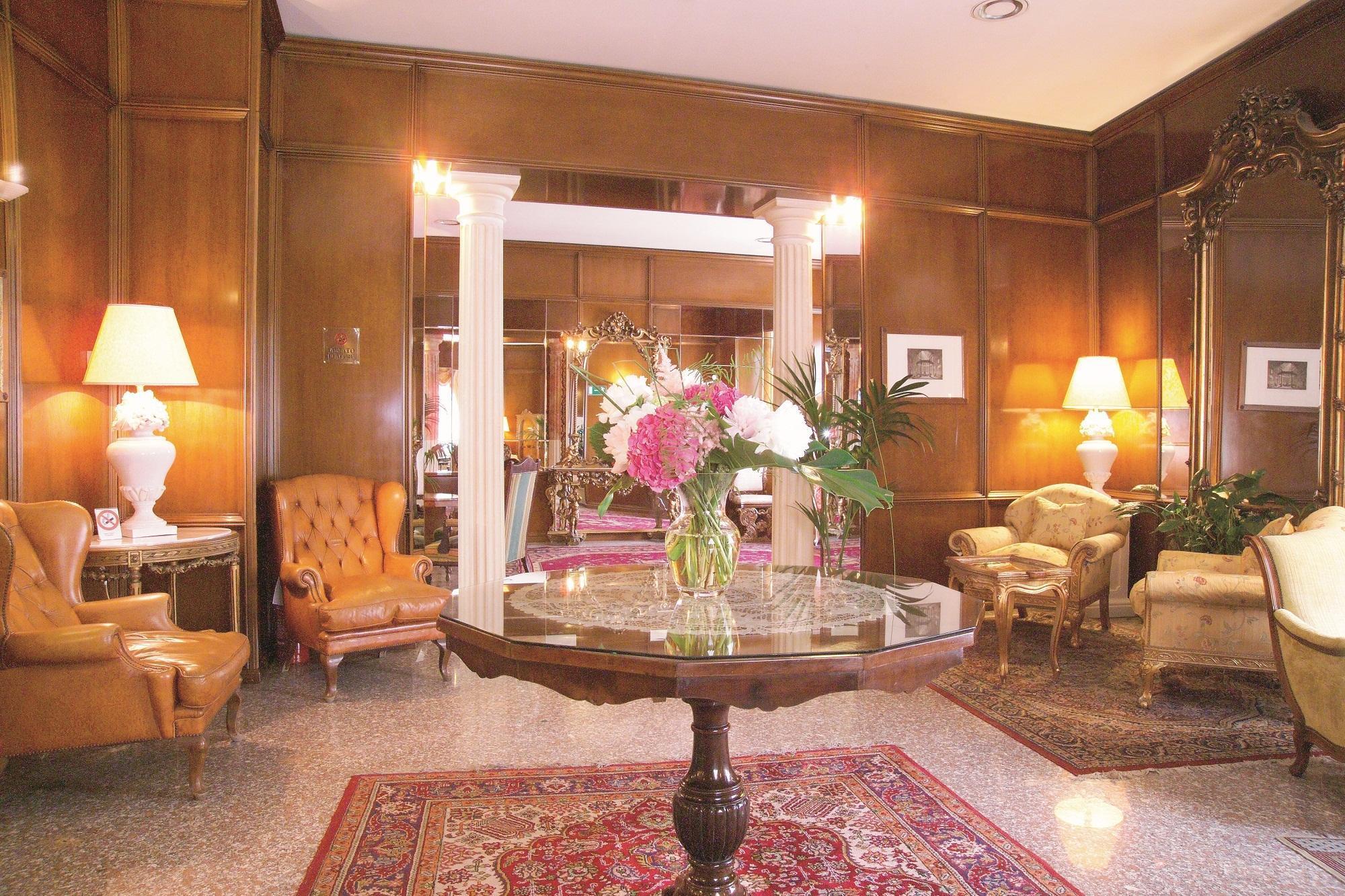 Vista Lobby Colonna Palace Hotel