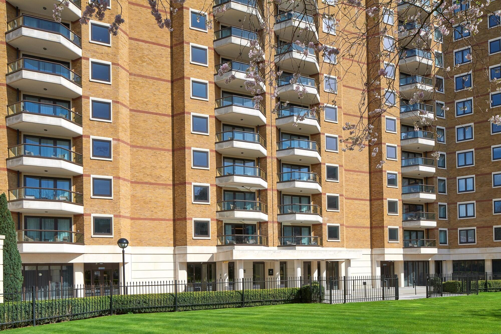 Vista Exterior Cheval Gloucester Park at Kensington