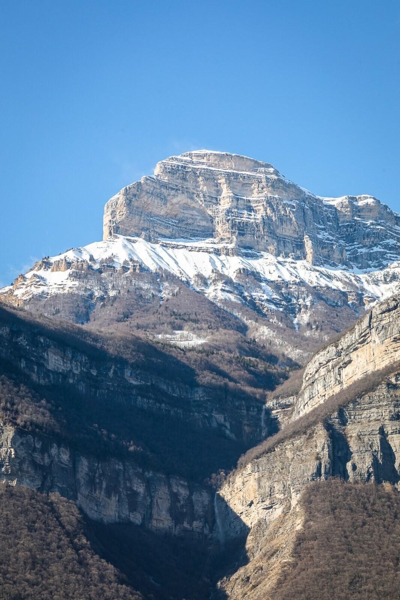 Vista Exterior Ibis Styles Crolles Grenoble A41