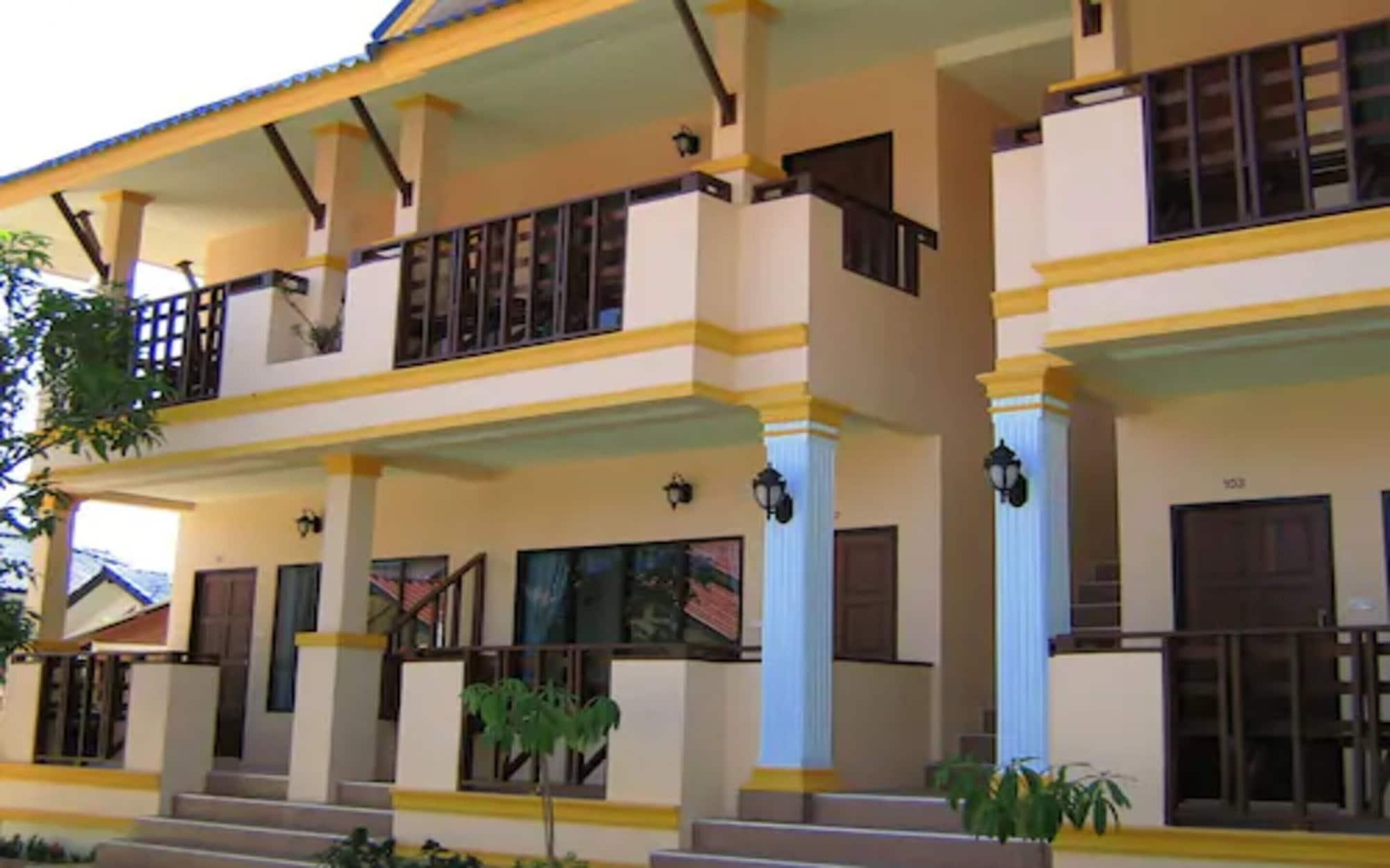 Varios Black & White Bungalows