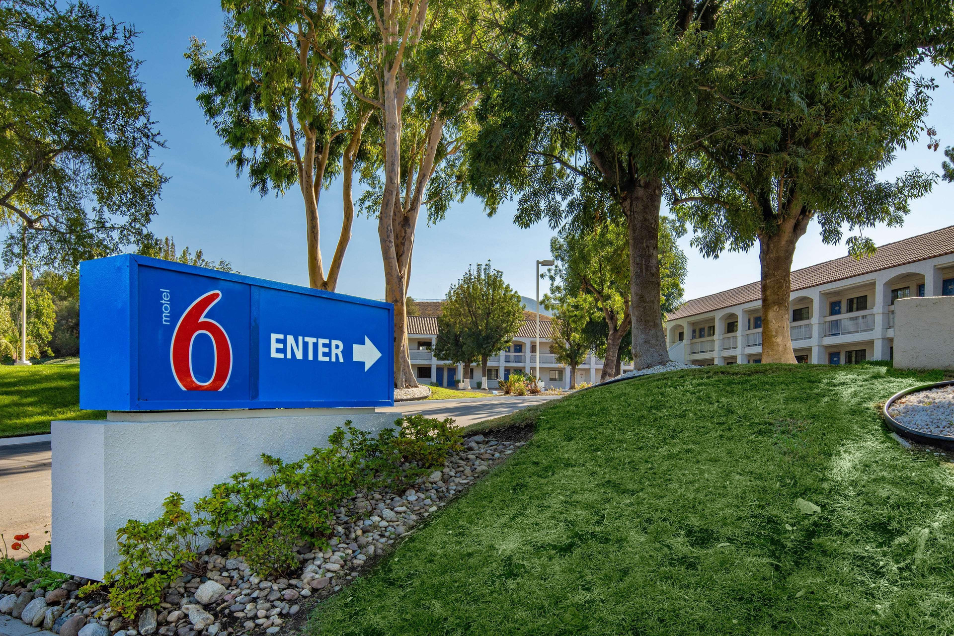 Vista Exterior Motel 6 Thousand Oaks, CA