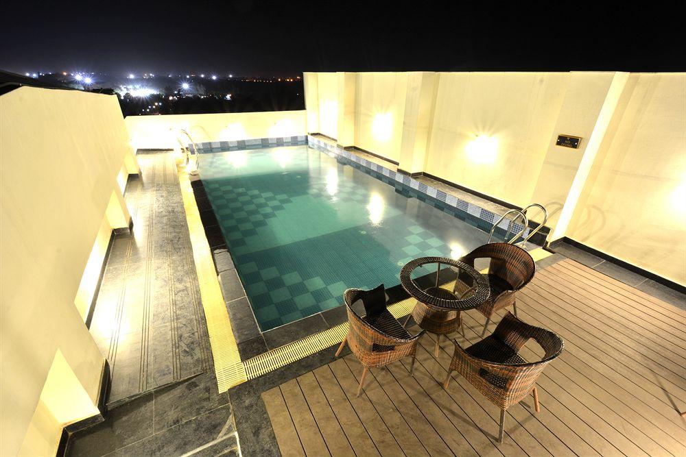 Vista Piscina Hive Alwar