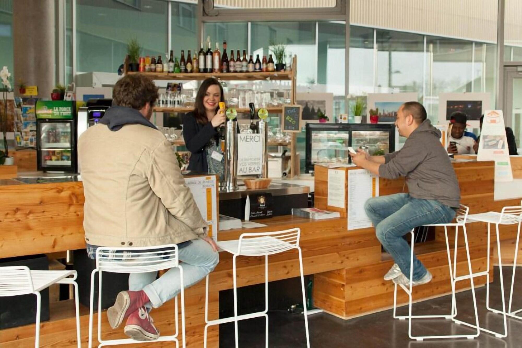 Bar/Salón Auberge de Jeunesse HI Lille