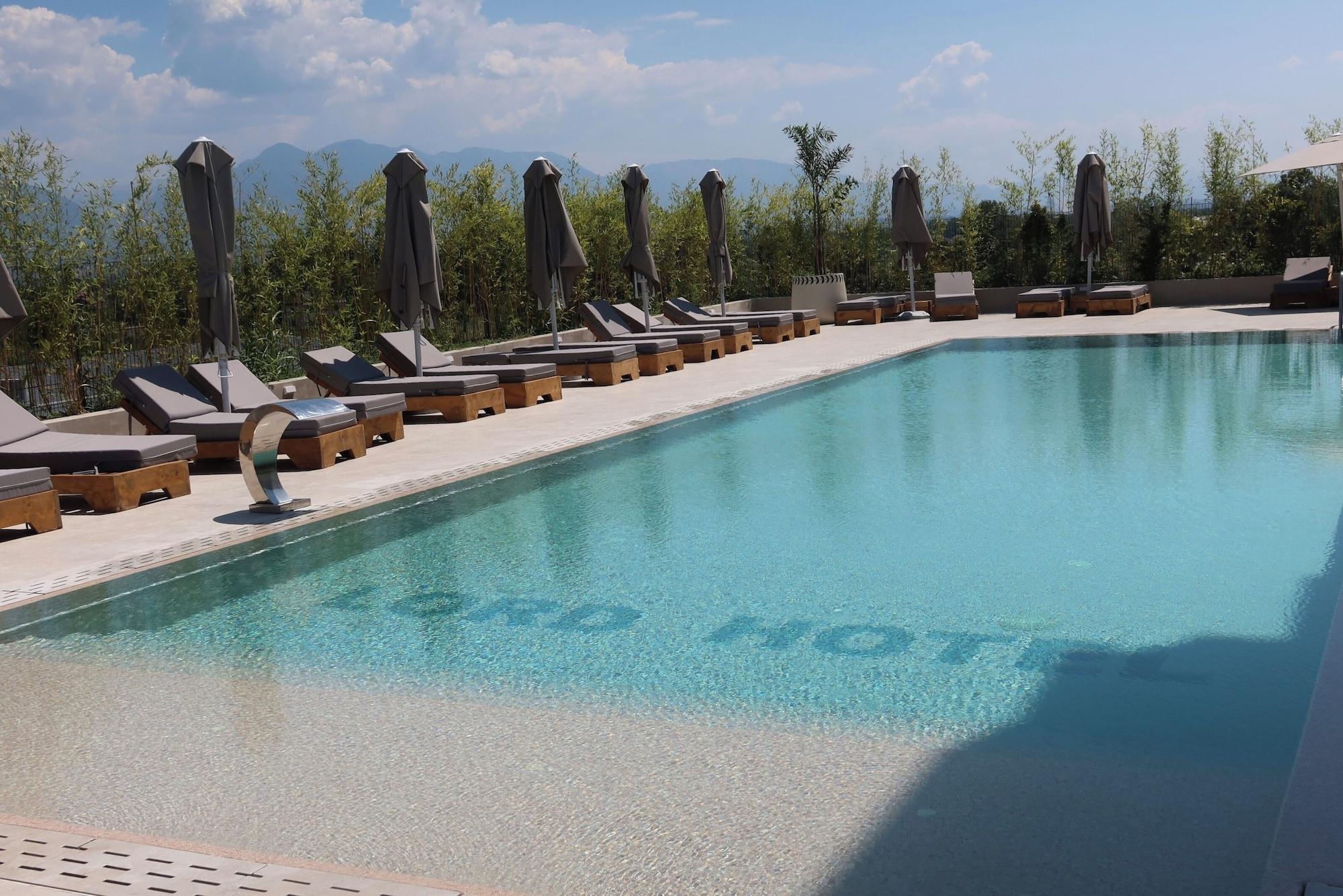 Vista Piscina Lord Hotel & Restaurant at AutoStation