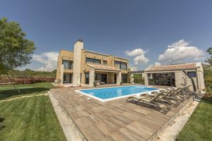 Alquiler Vacacional - Spacious Villa With Private Pool and Jacuzzi in Porec