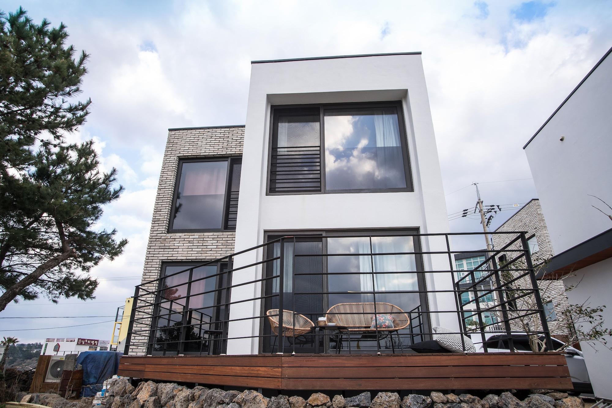Vista Exterior Aewol Bada Town House