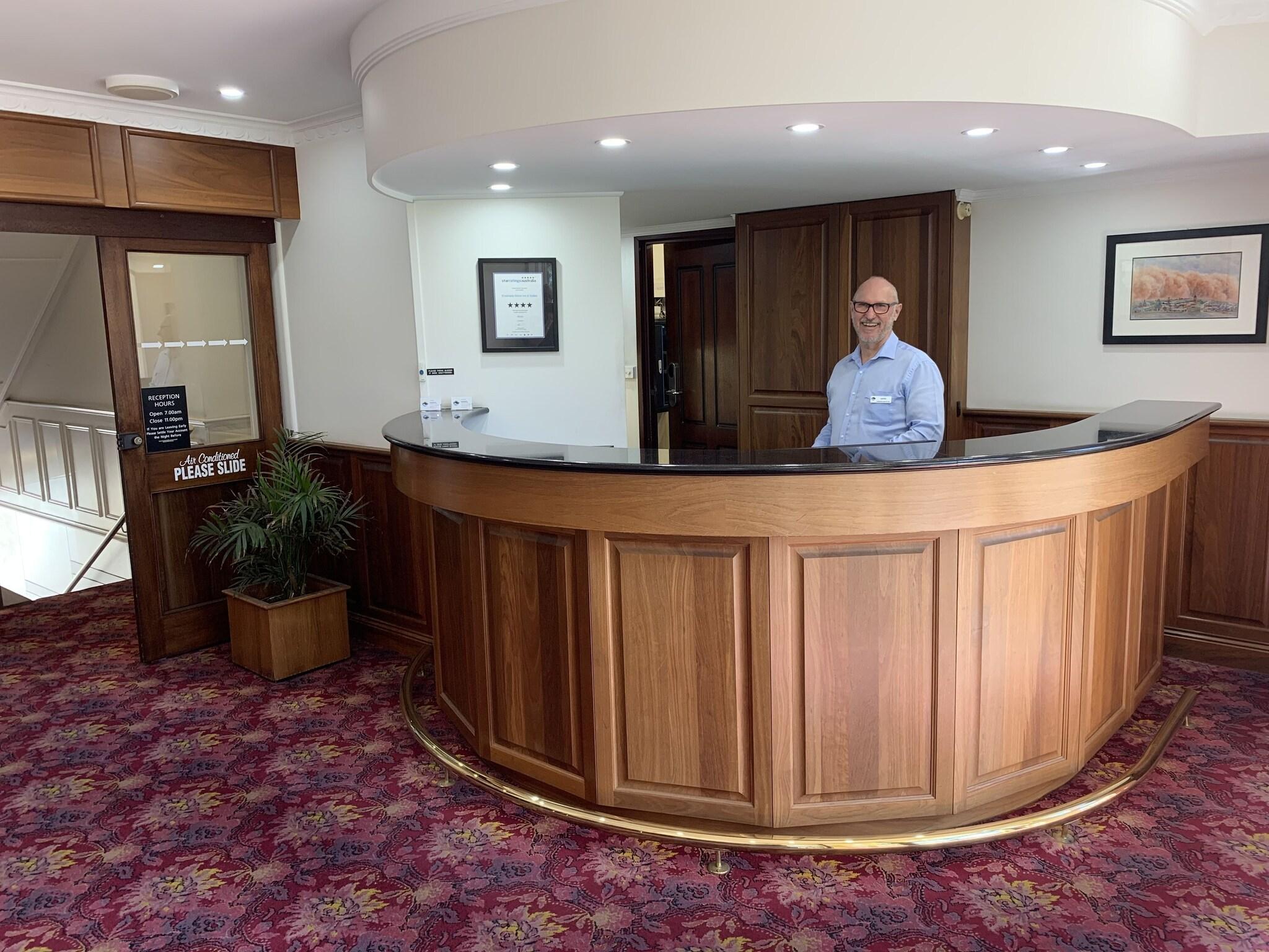 Vista Lobby Ensenada Motor Inn and Suites