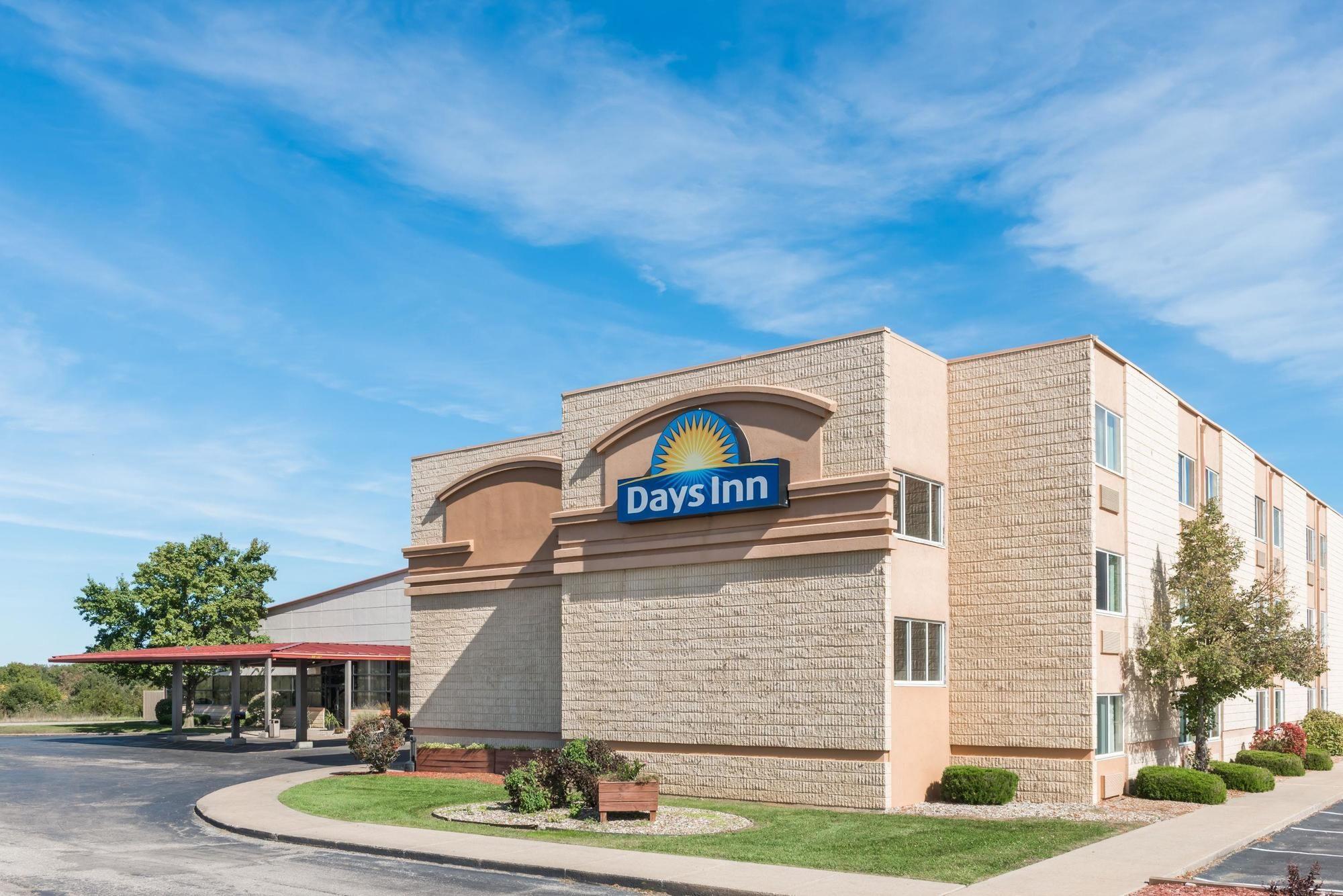 Vista Exterior Days Inn by Wyndham Kirksville