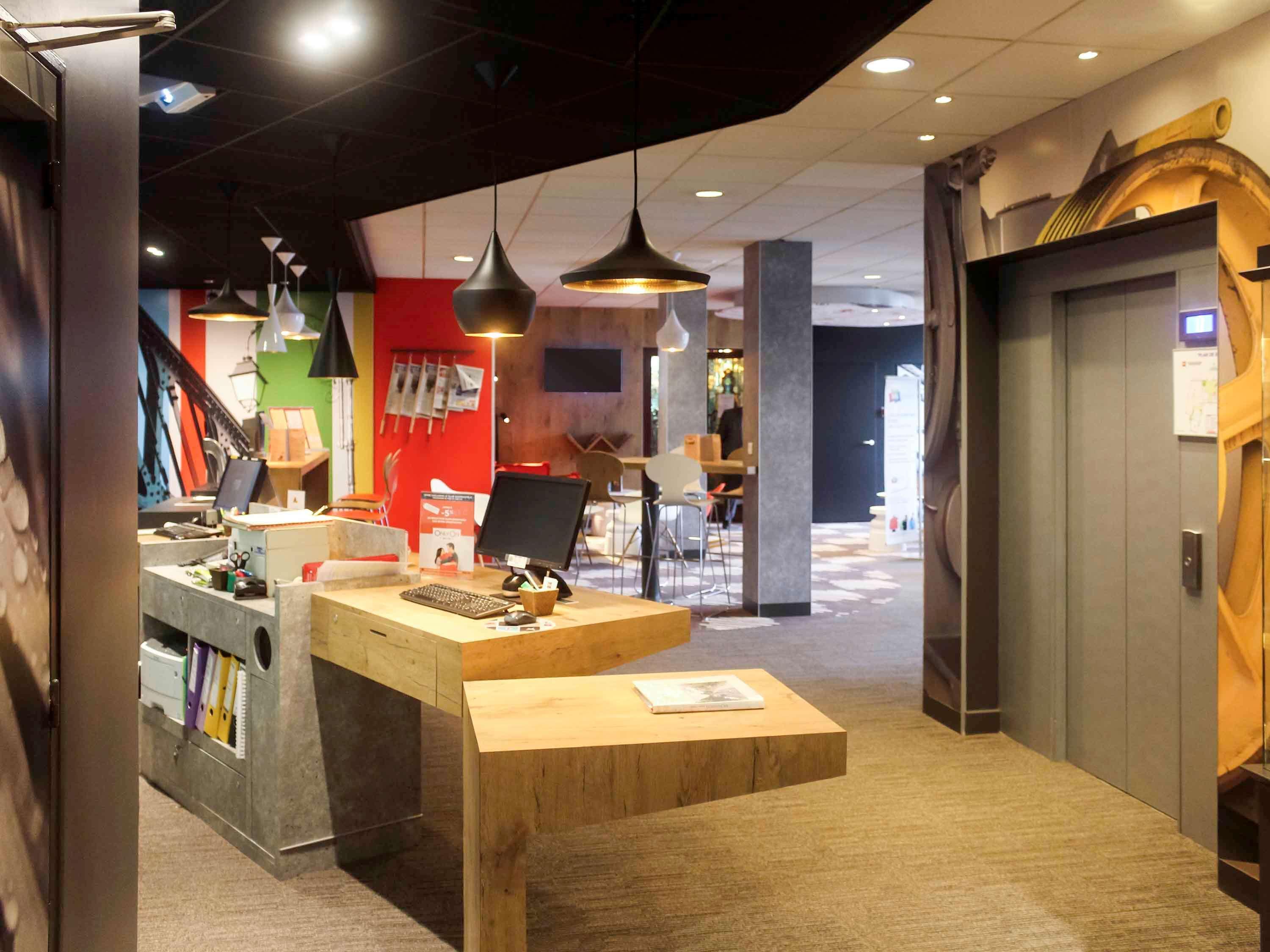 Vista Lobby ibis Montargis