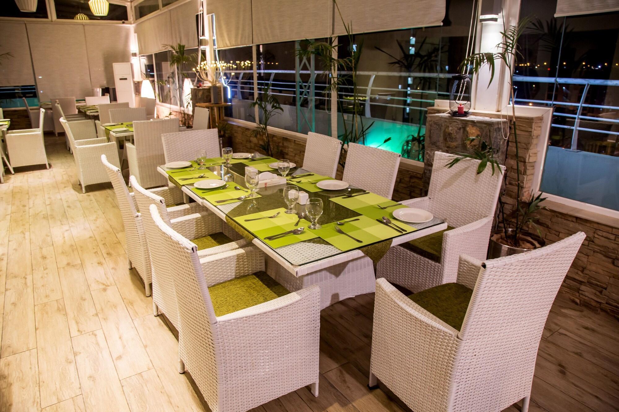Restaurant Grand Islamabad Hotel
