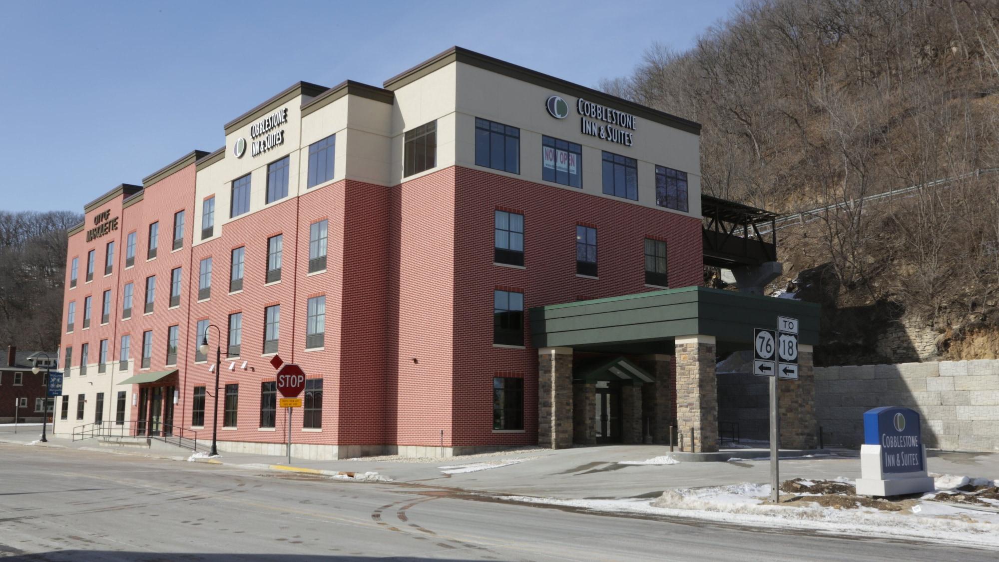 Vista Exterior Cobblestone Inn & Suites - Marquette/Prairie du Chien