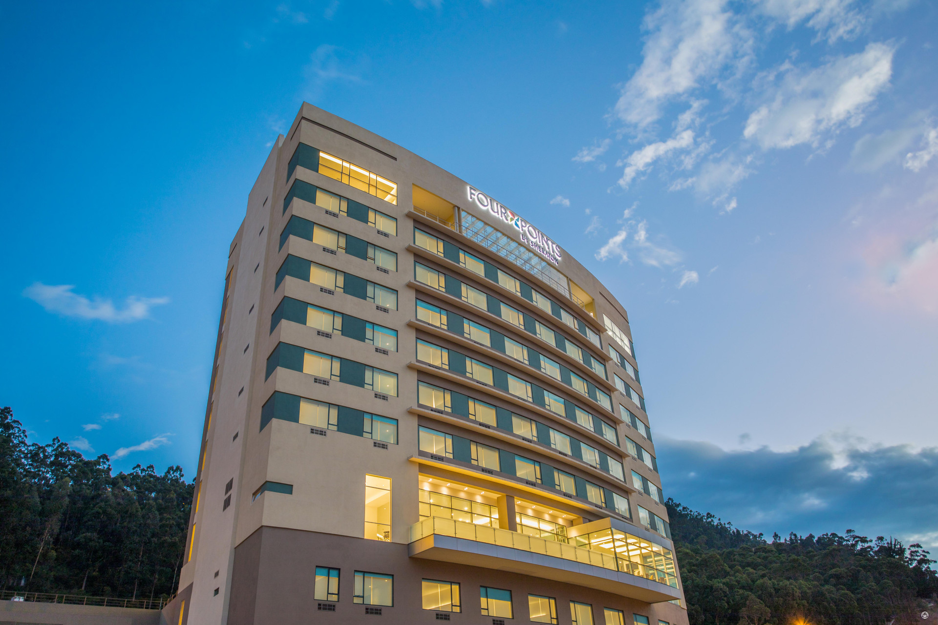 Vista Exterior Four Points By Sheraton Cuenca
