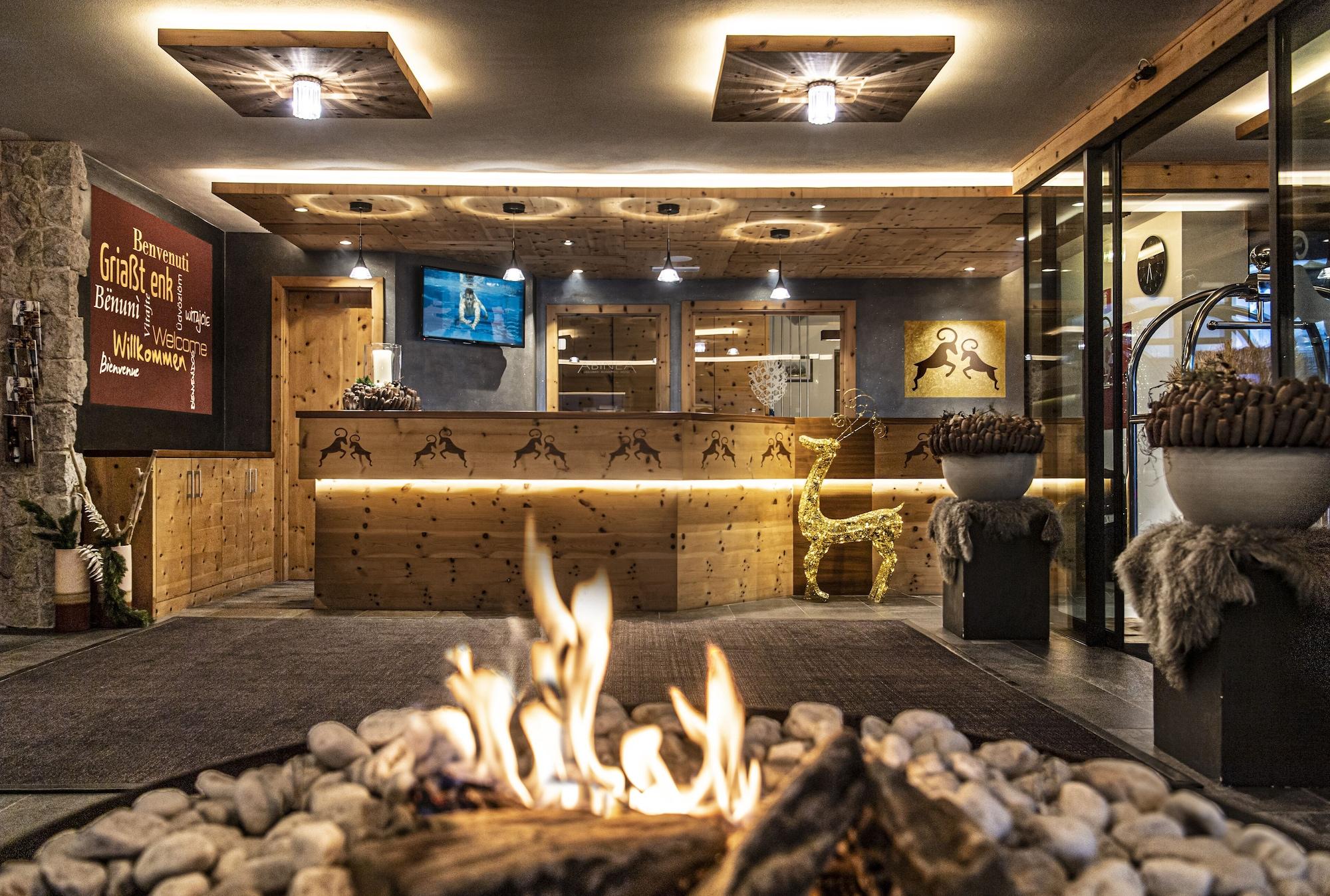 Vista Lobby ABINEA Dolomiti Romantic Spa Hotel
