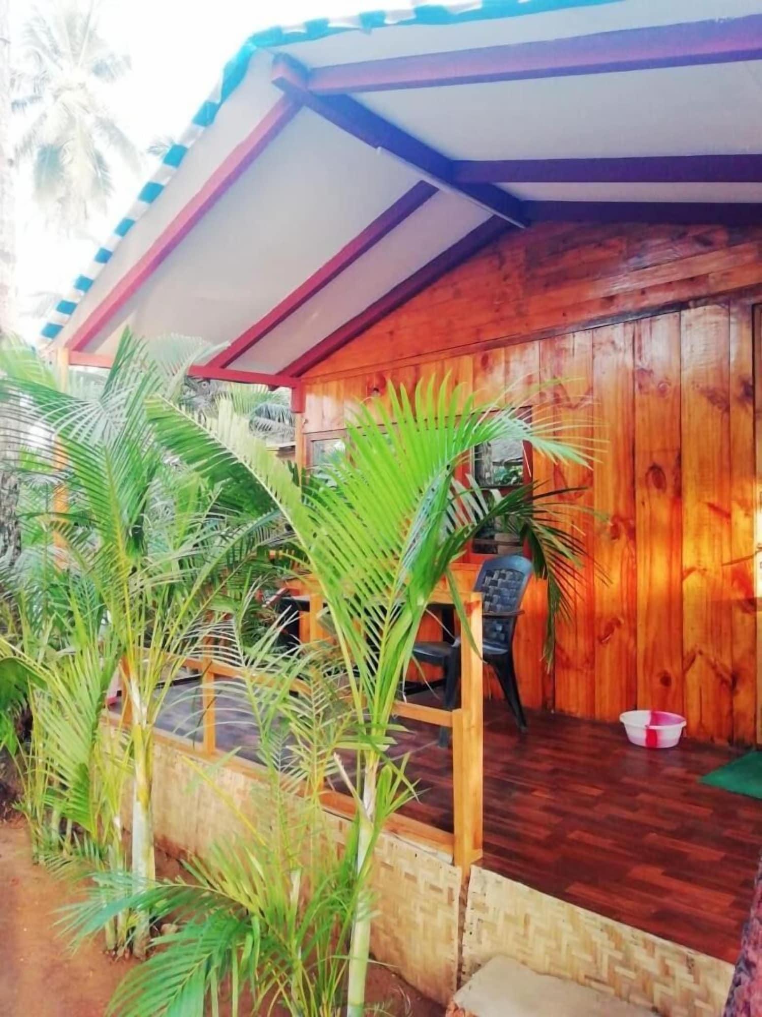 Vista Exterior Royal Touch Beach Huts & Restaurant