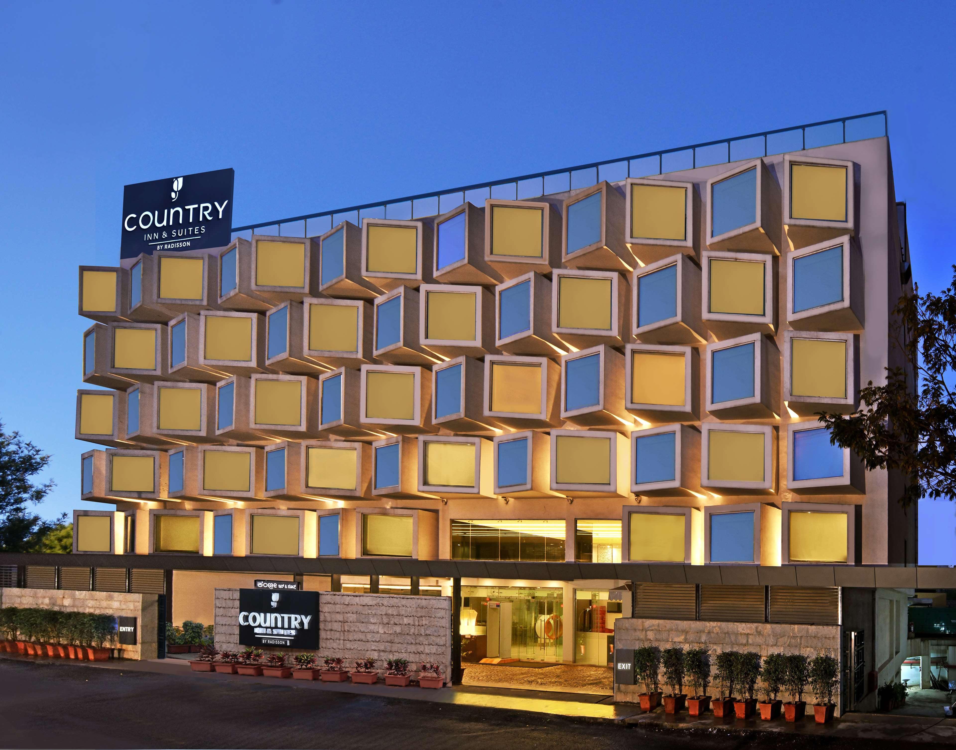 Vista Exterior Country Inn & Suites by Radisson, Bengaluru Hebbal Road