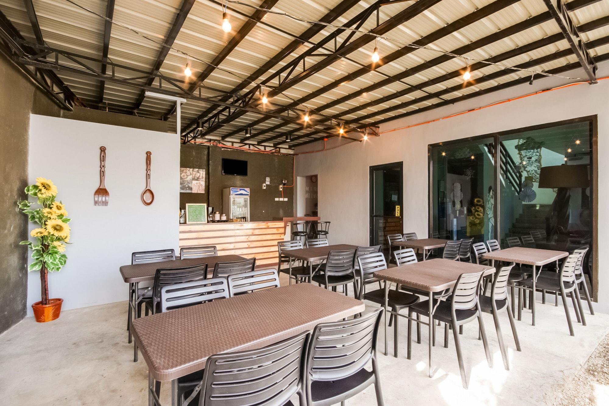 Restaurant Super OYO 495 The Pocket Hotel