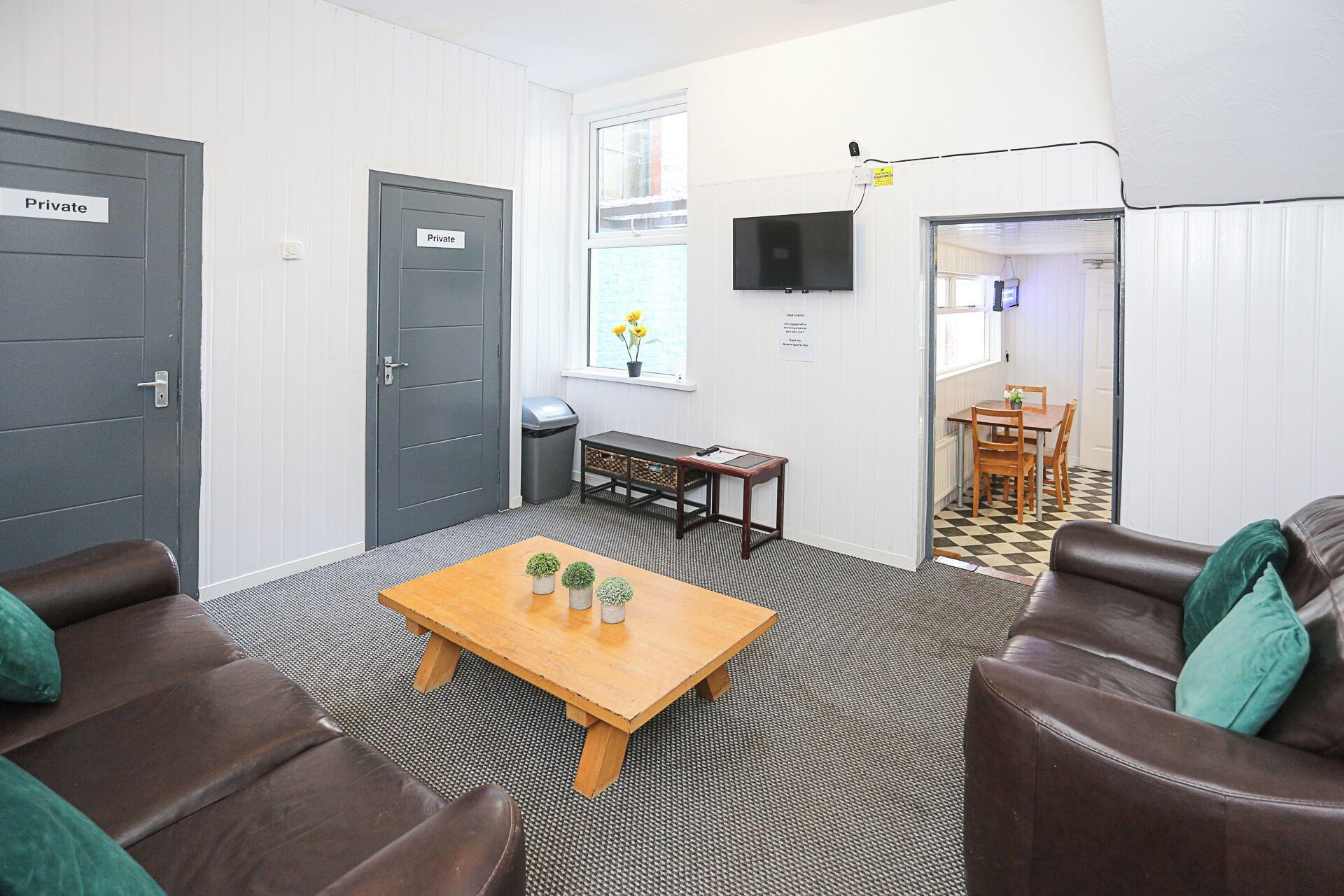 Vista Lobby OYO Queens Quarter