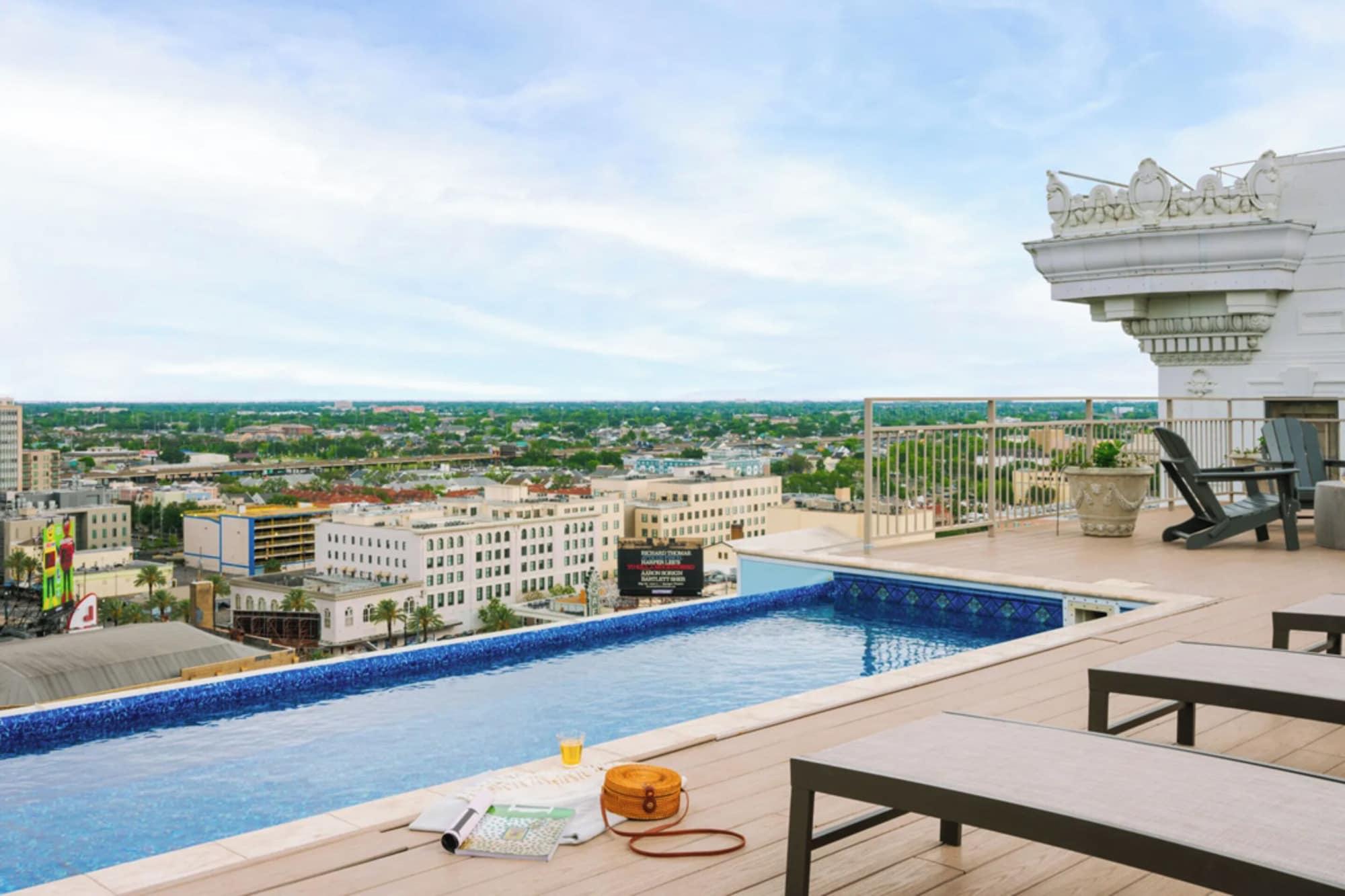 Varios Roami at Duncan Plaza